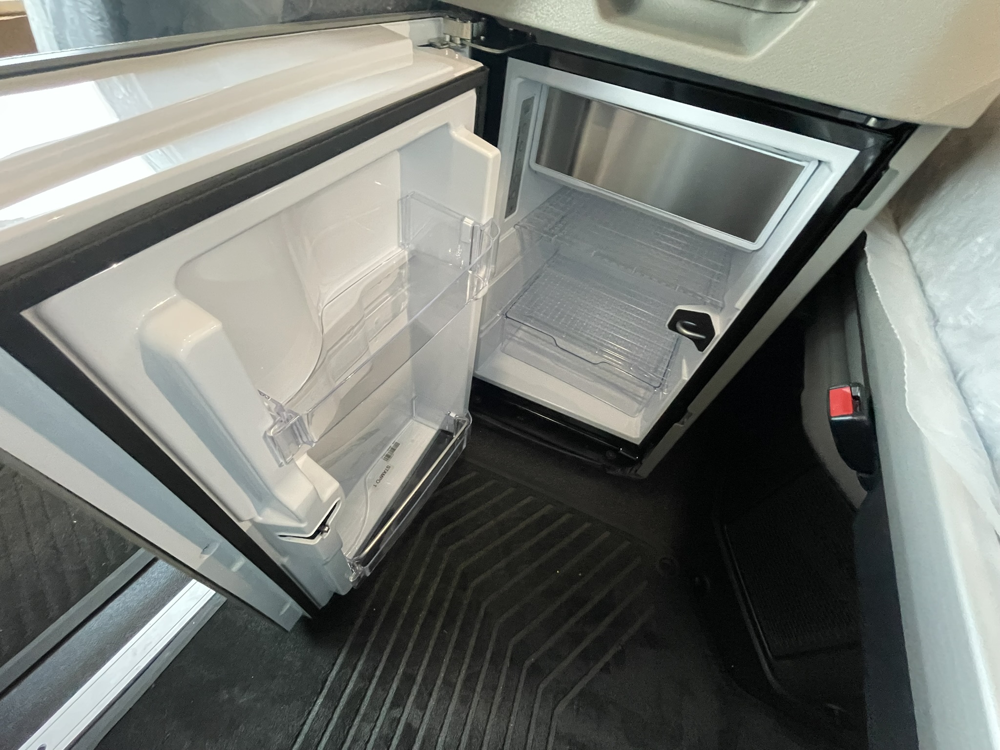 2026 Volvo - image 25