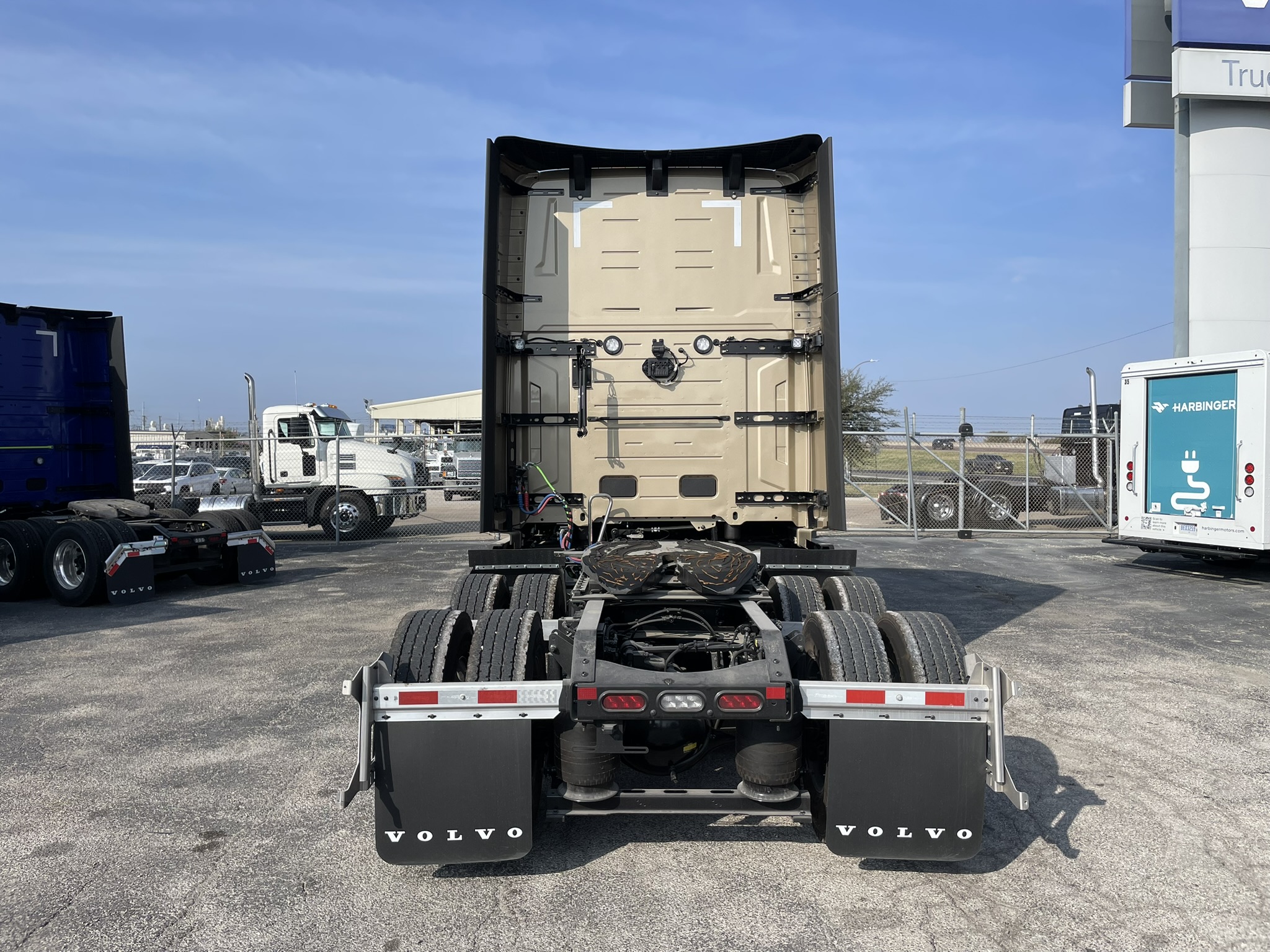 2026 Volvo - image 5