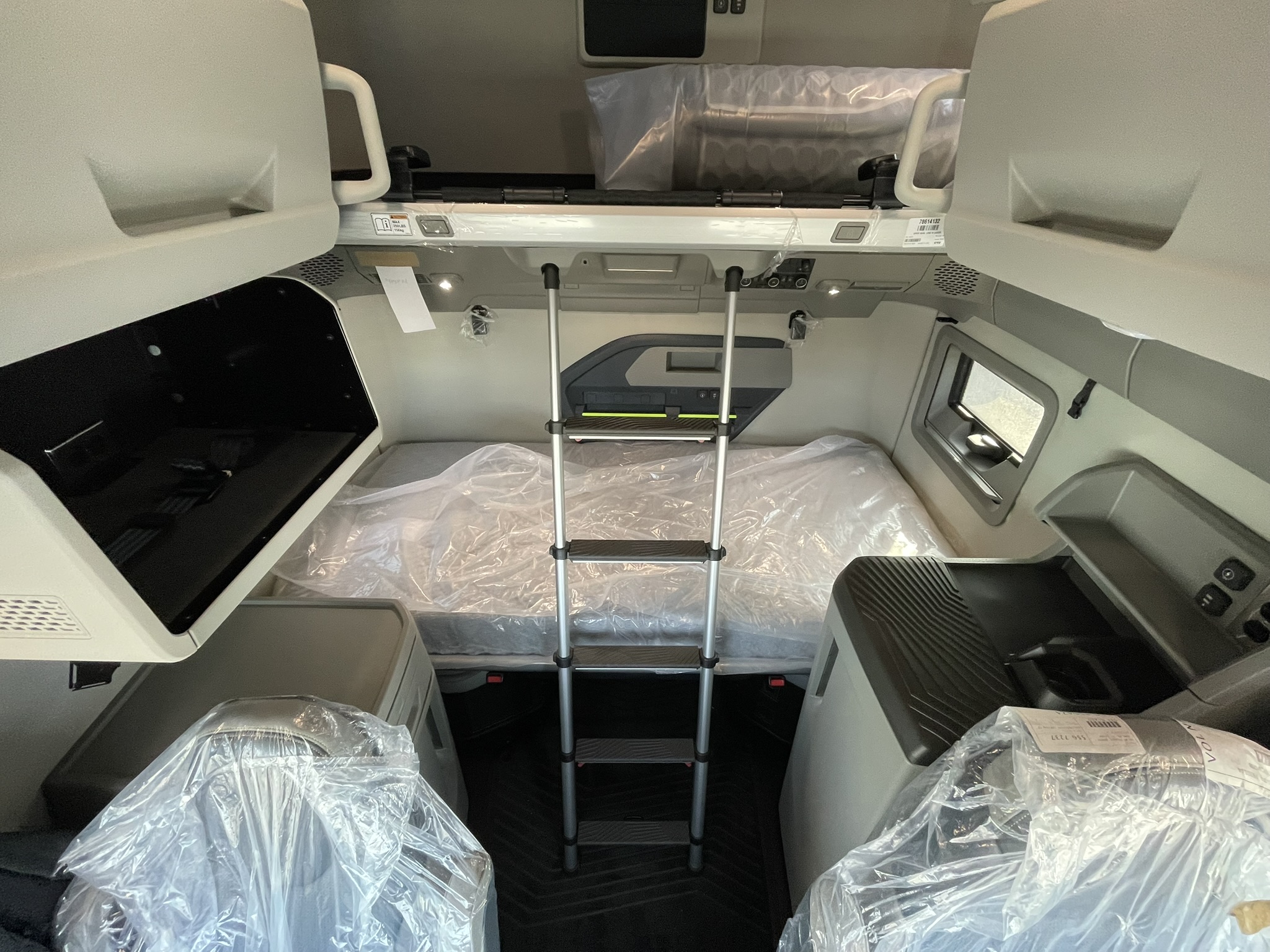 2026 Volvo - image 20