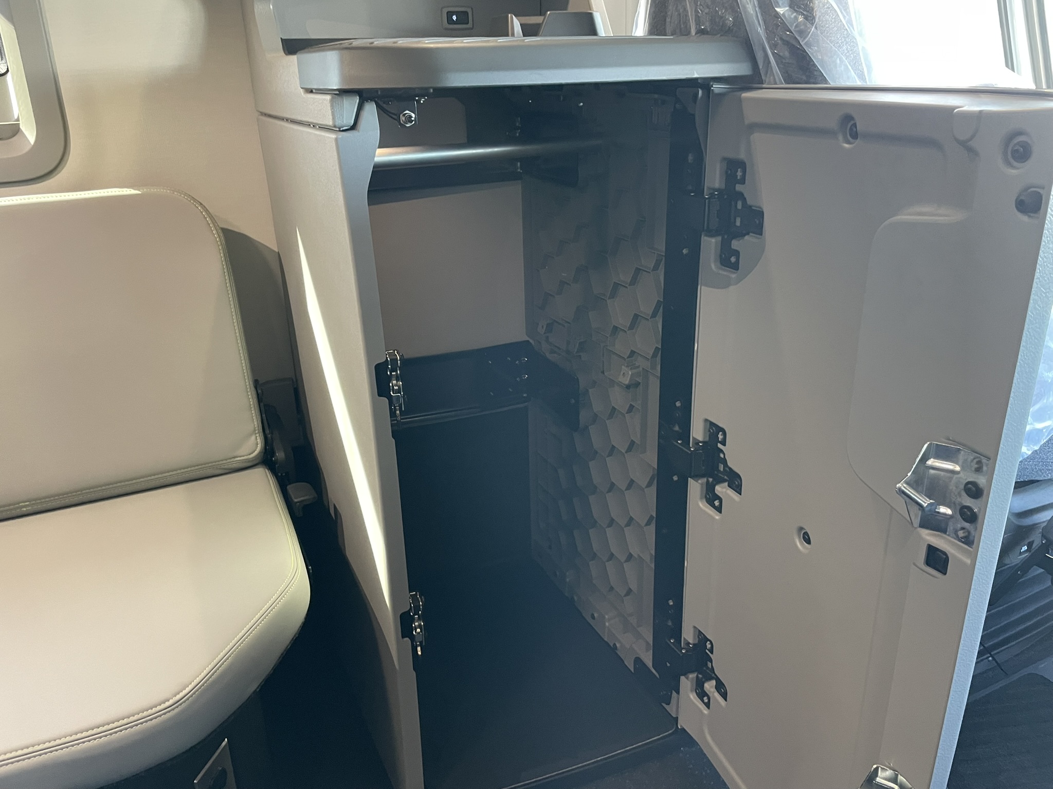 2026 Volvo - image 24