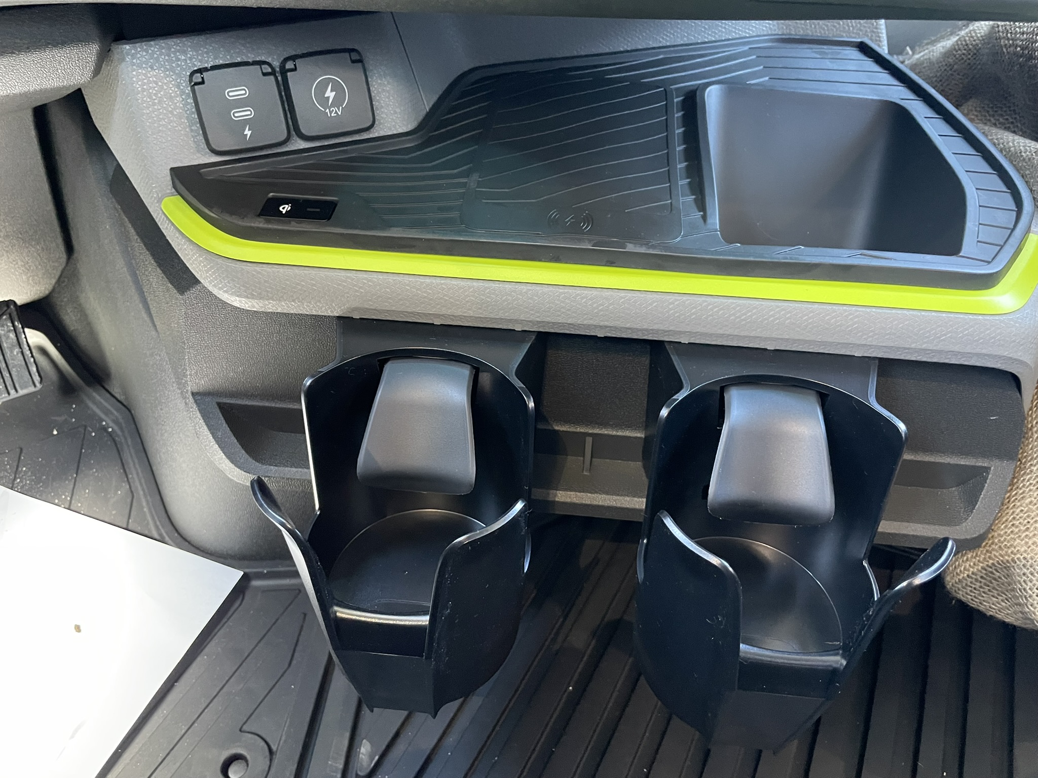 2026 Volvo - image 16