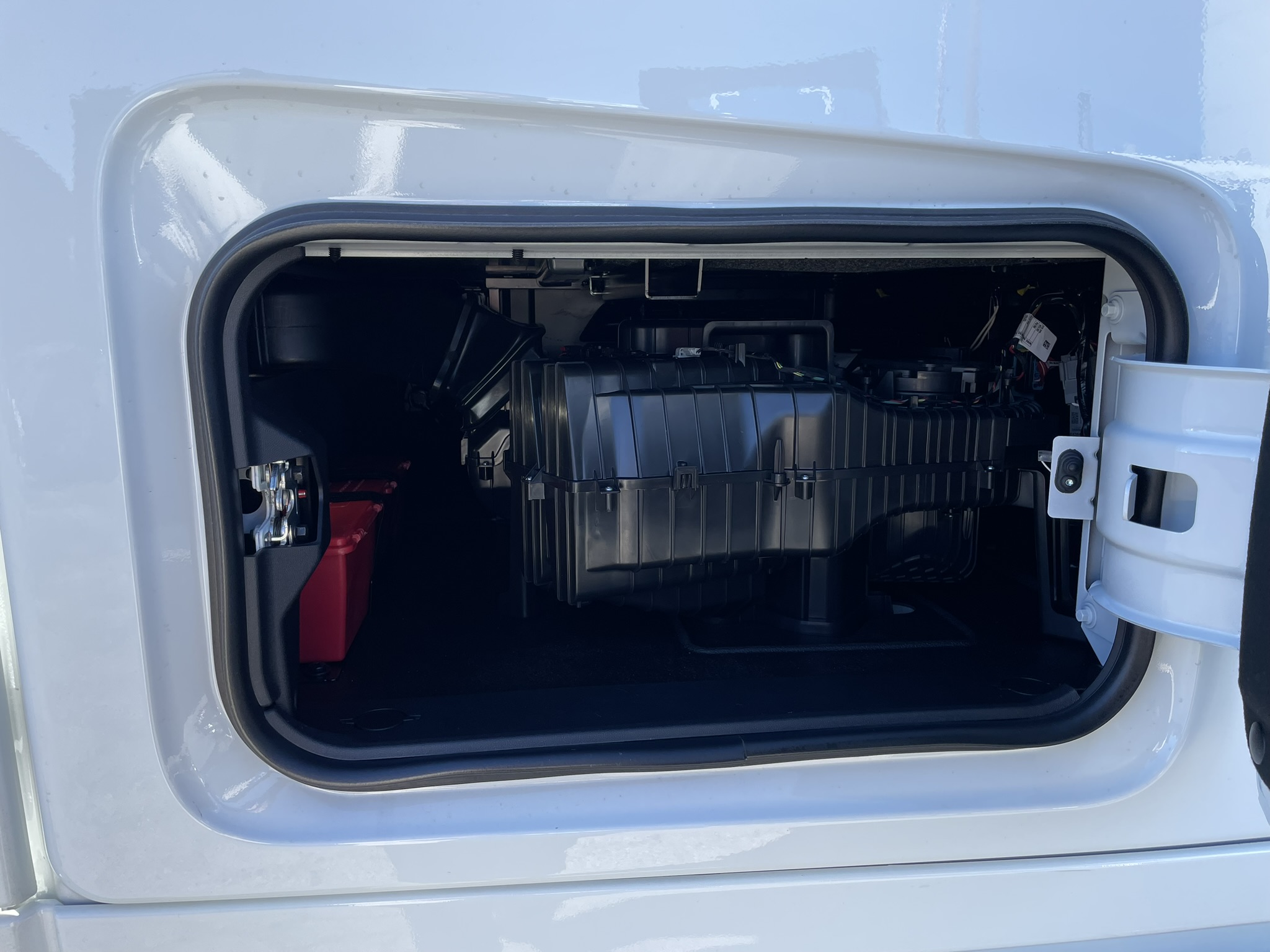 2026 Volvo - image 9