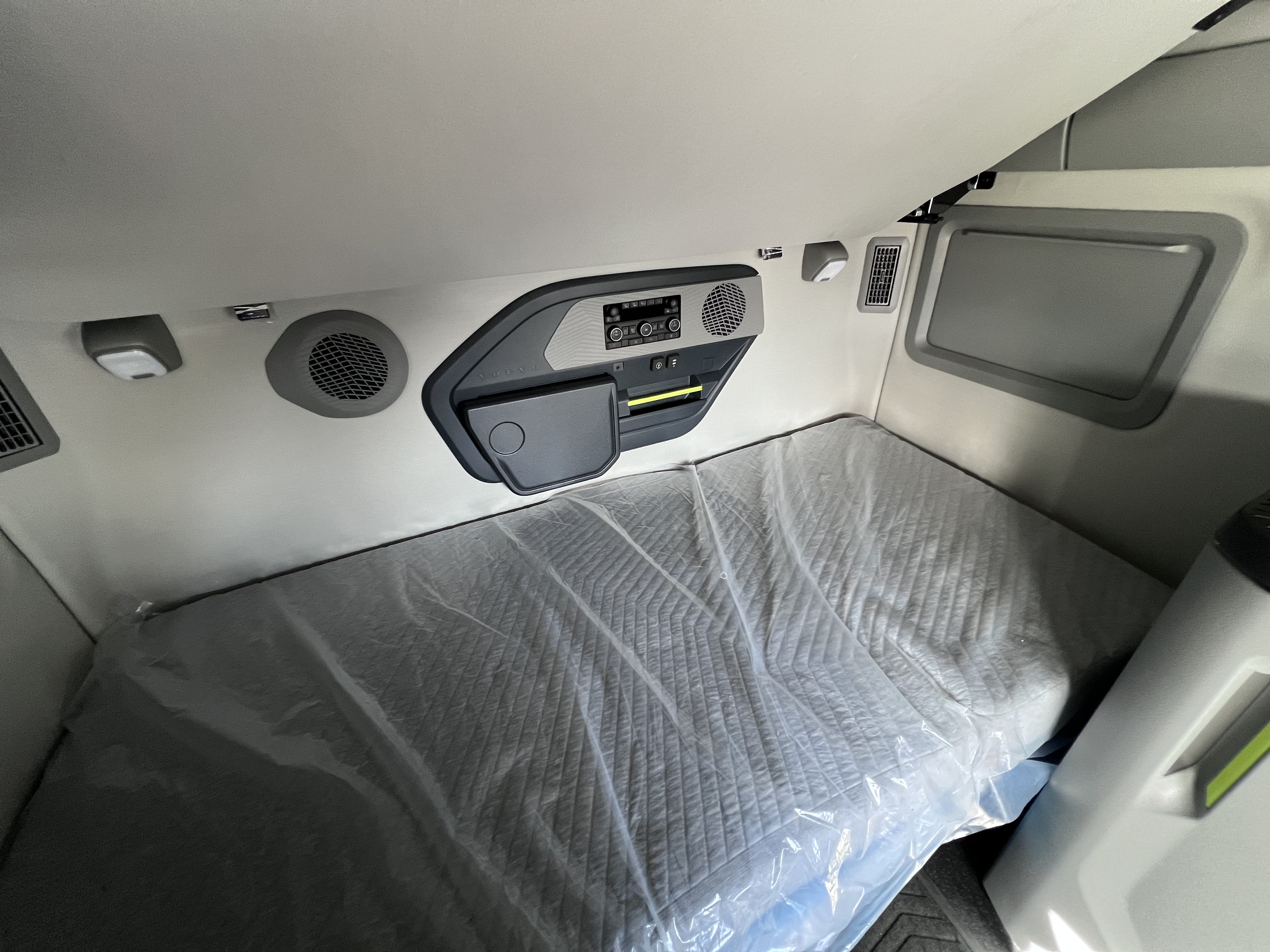 2026 Volvo - image 16