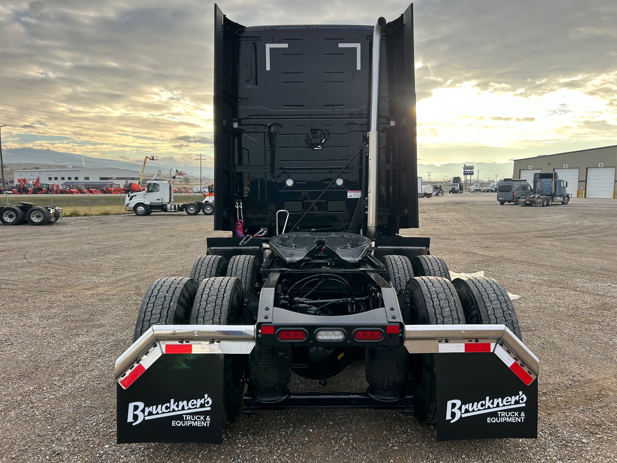 2026 Volvo - image 3