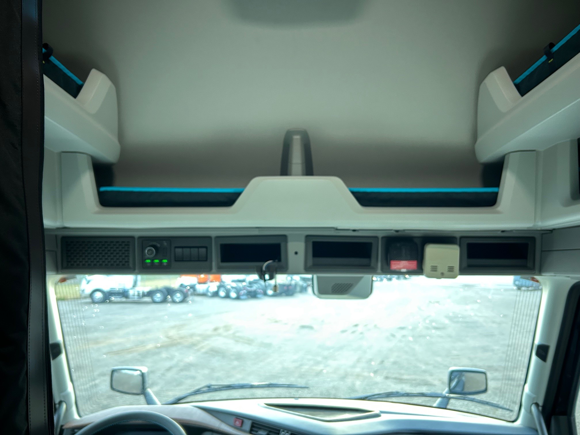 2026 Volvo - image 14