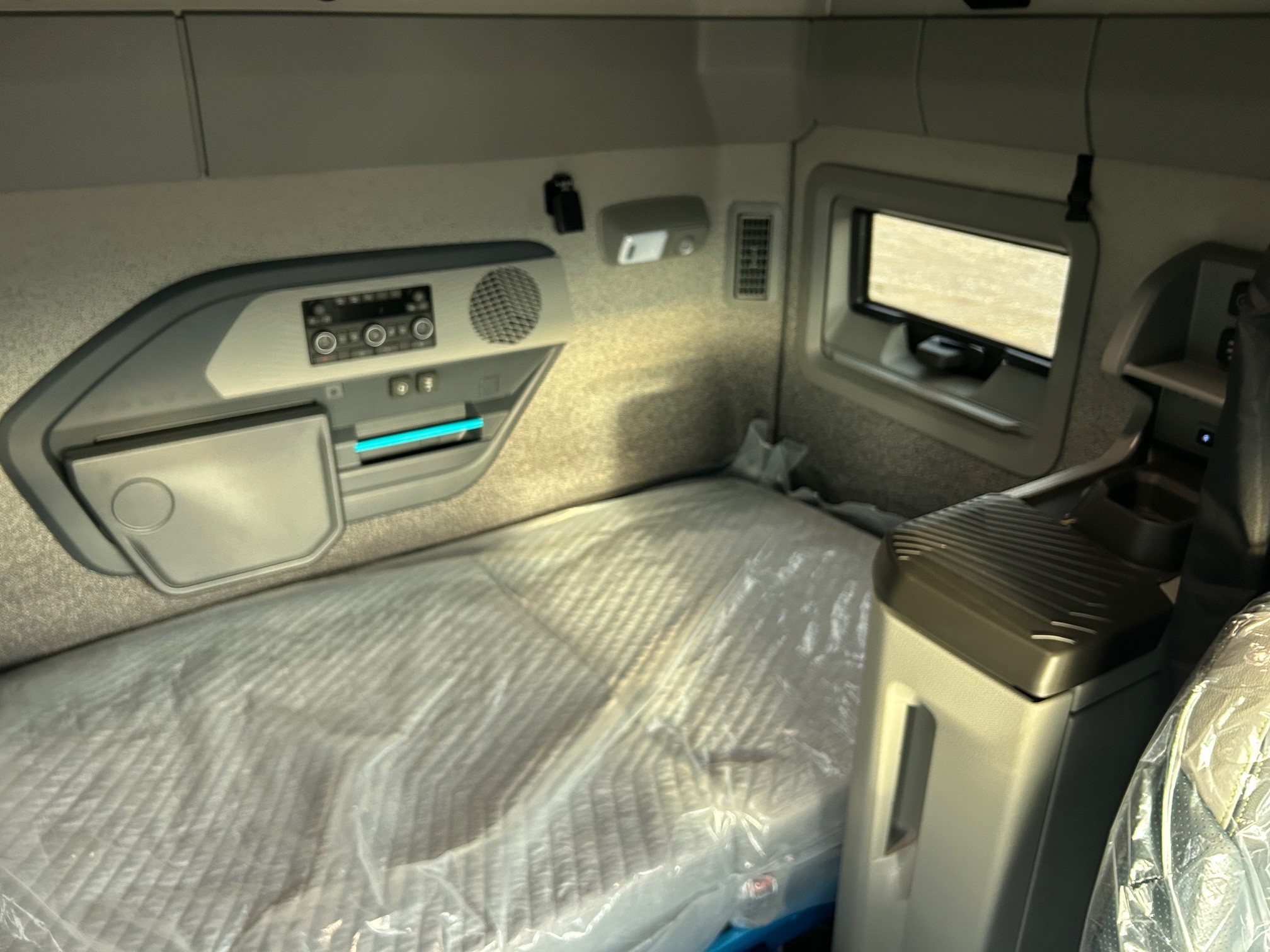 2026 Volvo - image 18