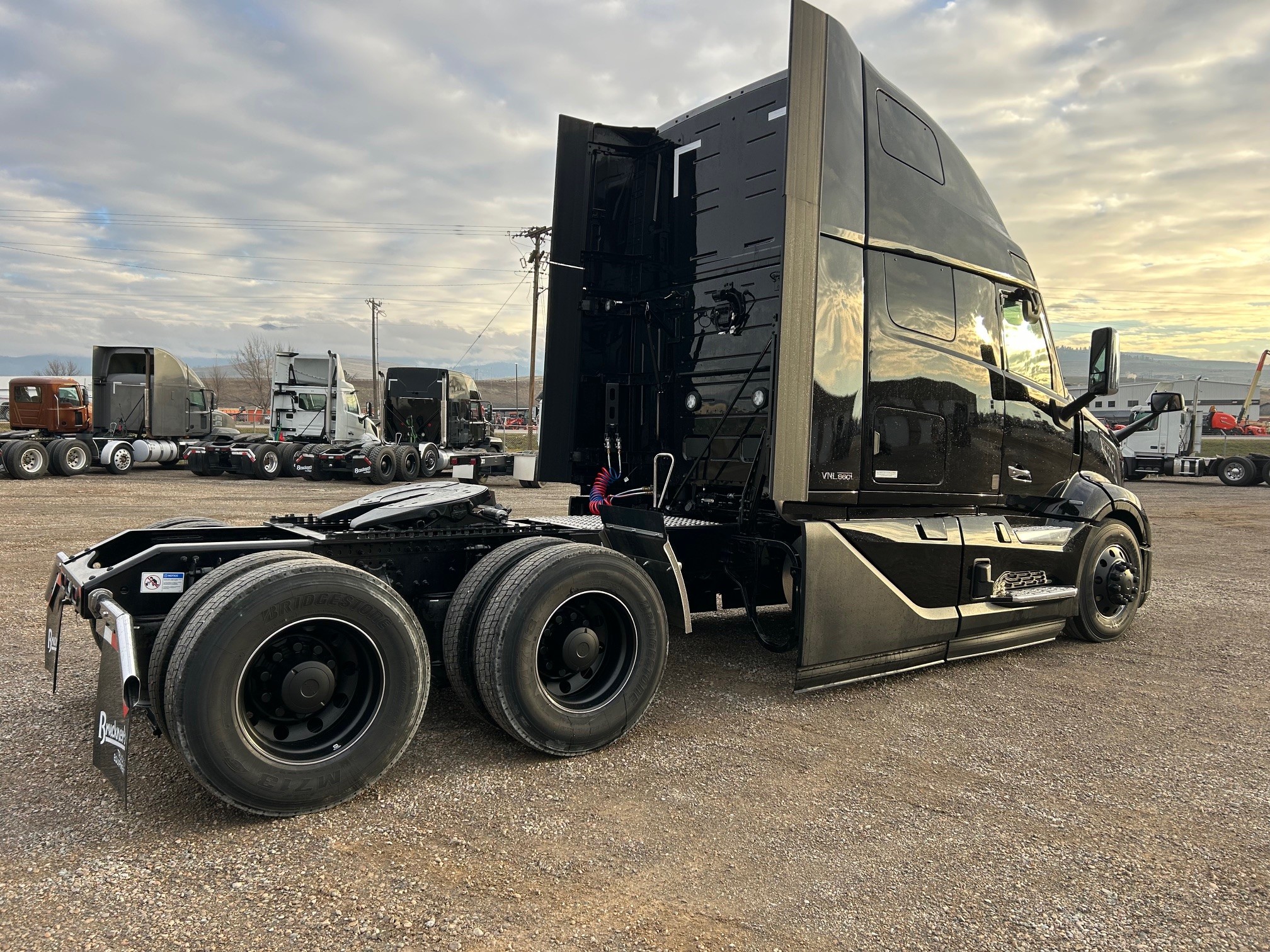 2026 Volvo - image 4