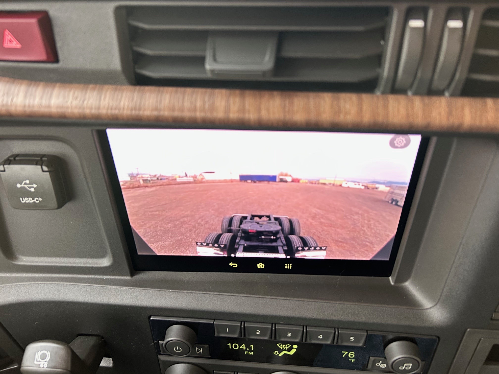 2026 Volvo - image 13