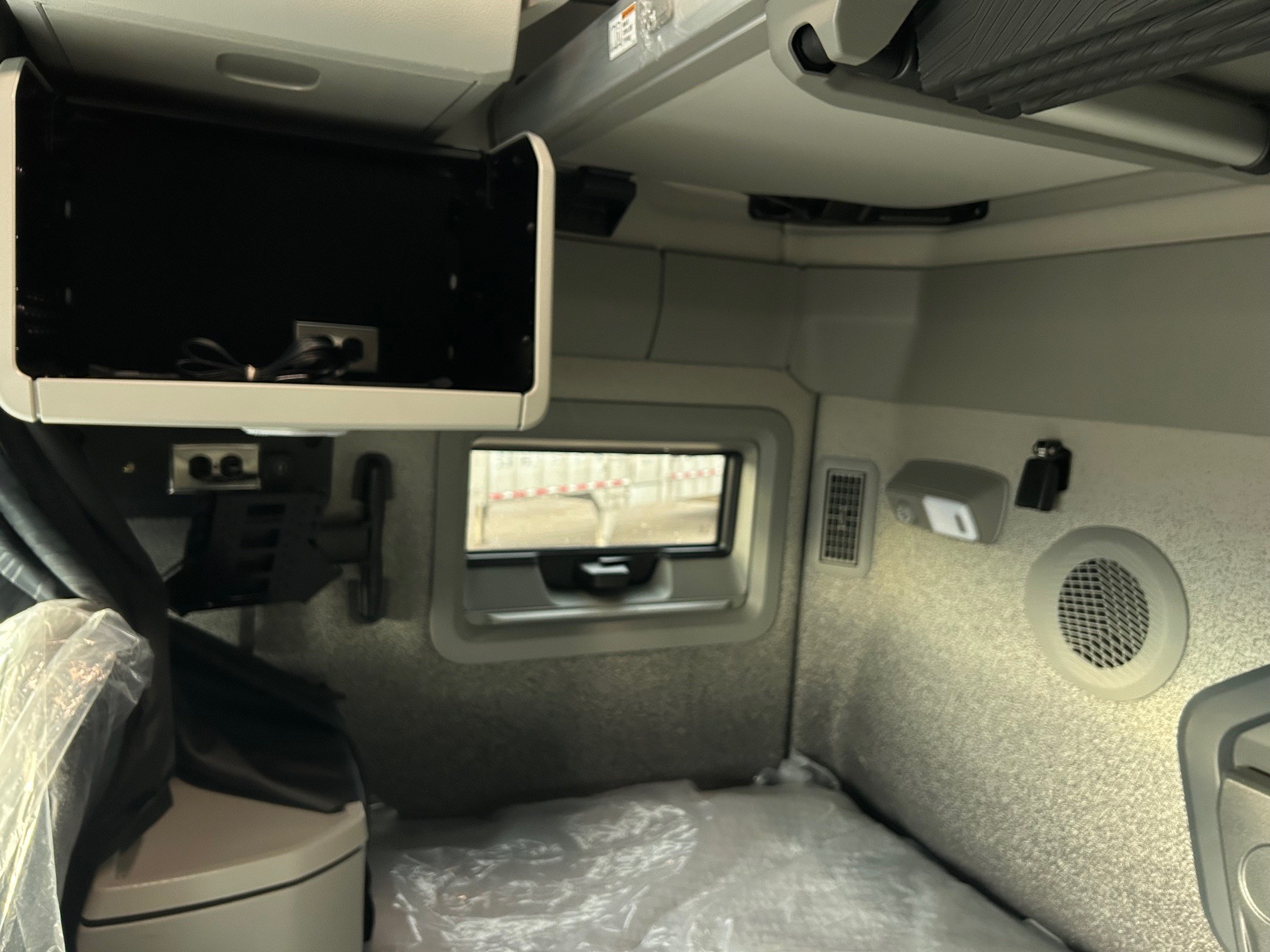 2026 Volvo - image 17