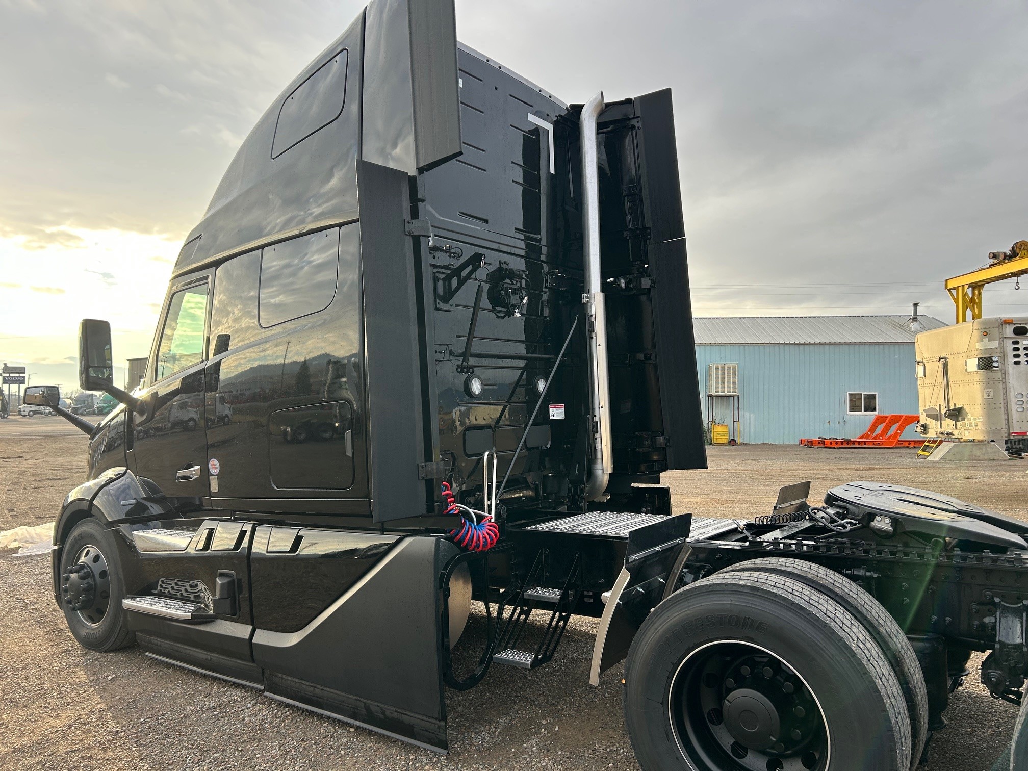 2026 Volvo - image 9