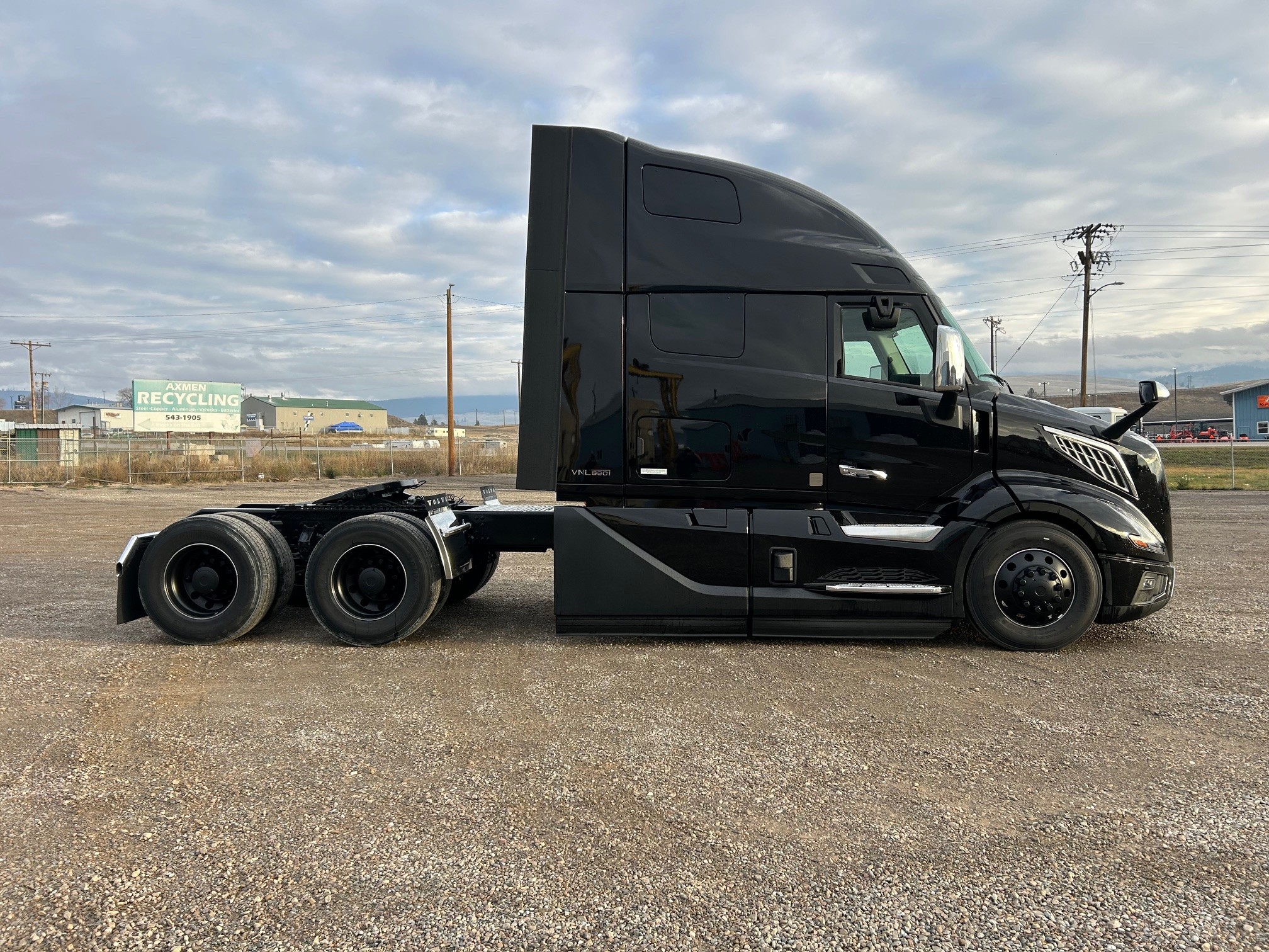 2026 Volvo - image 8