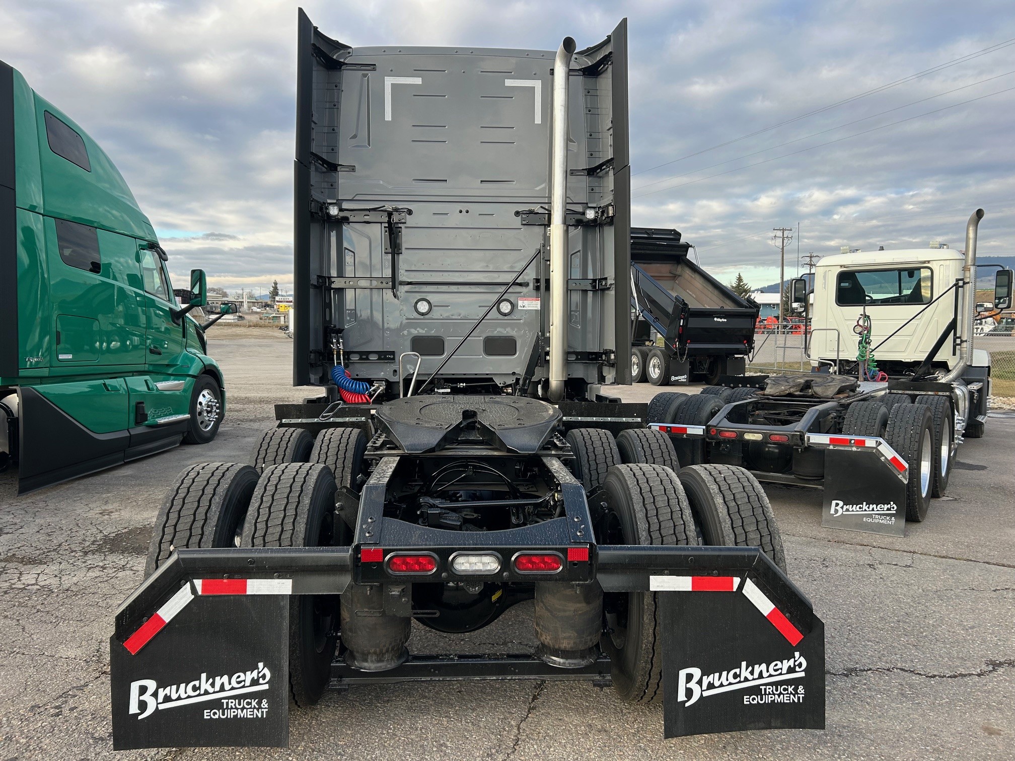 2026 Volvo - image 4