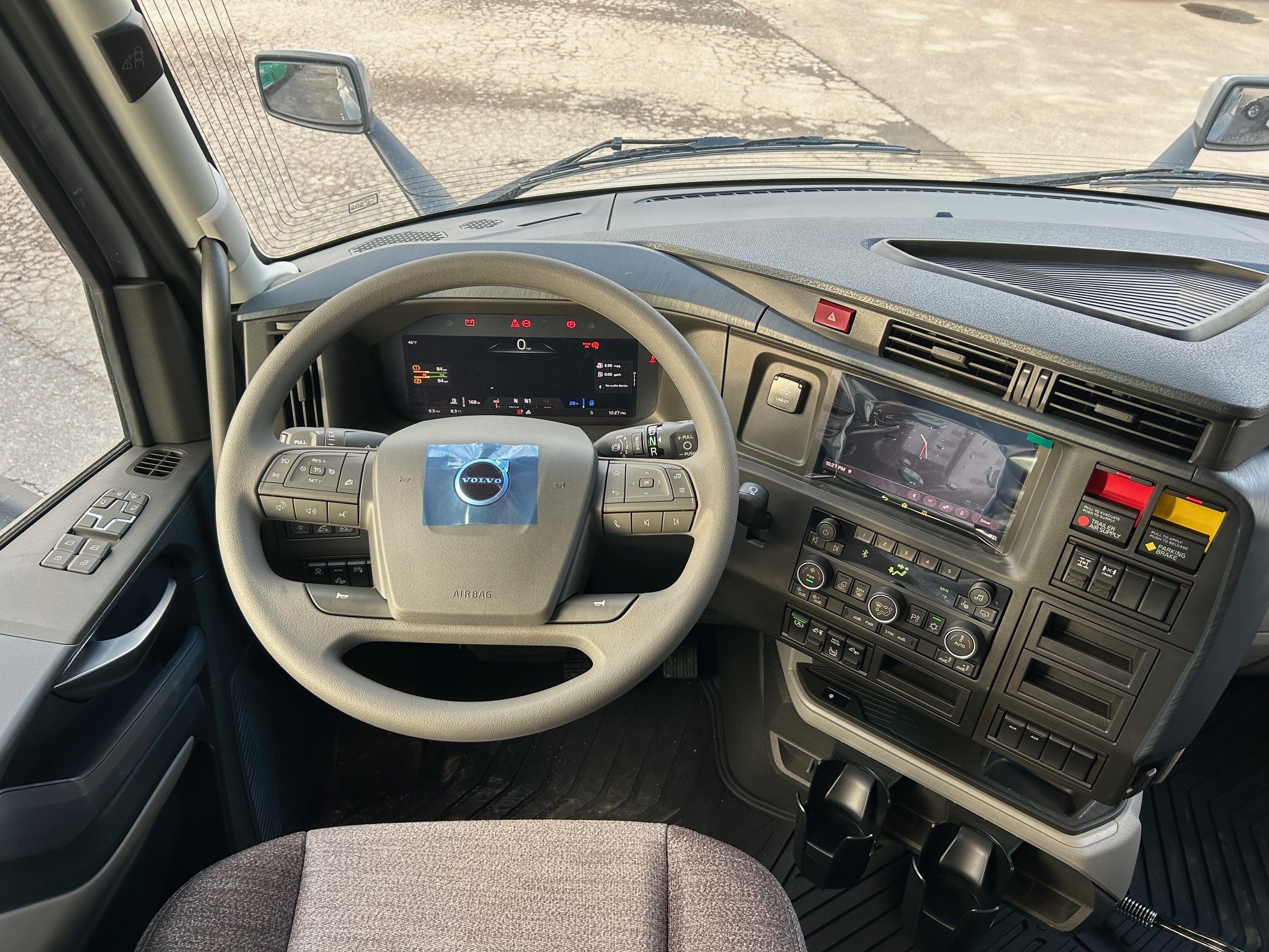 2026 Volvo - image 6