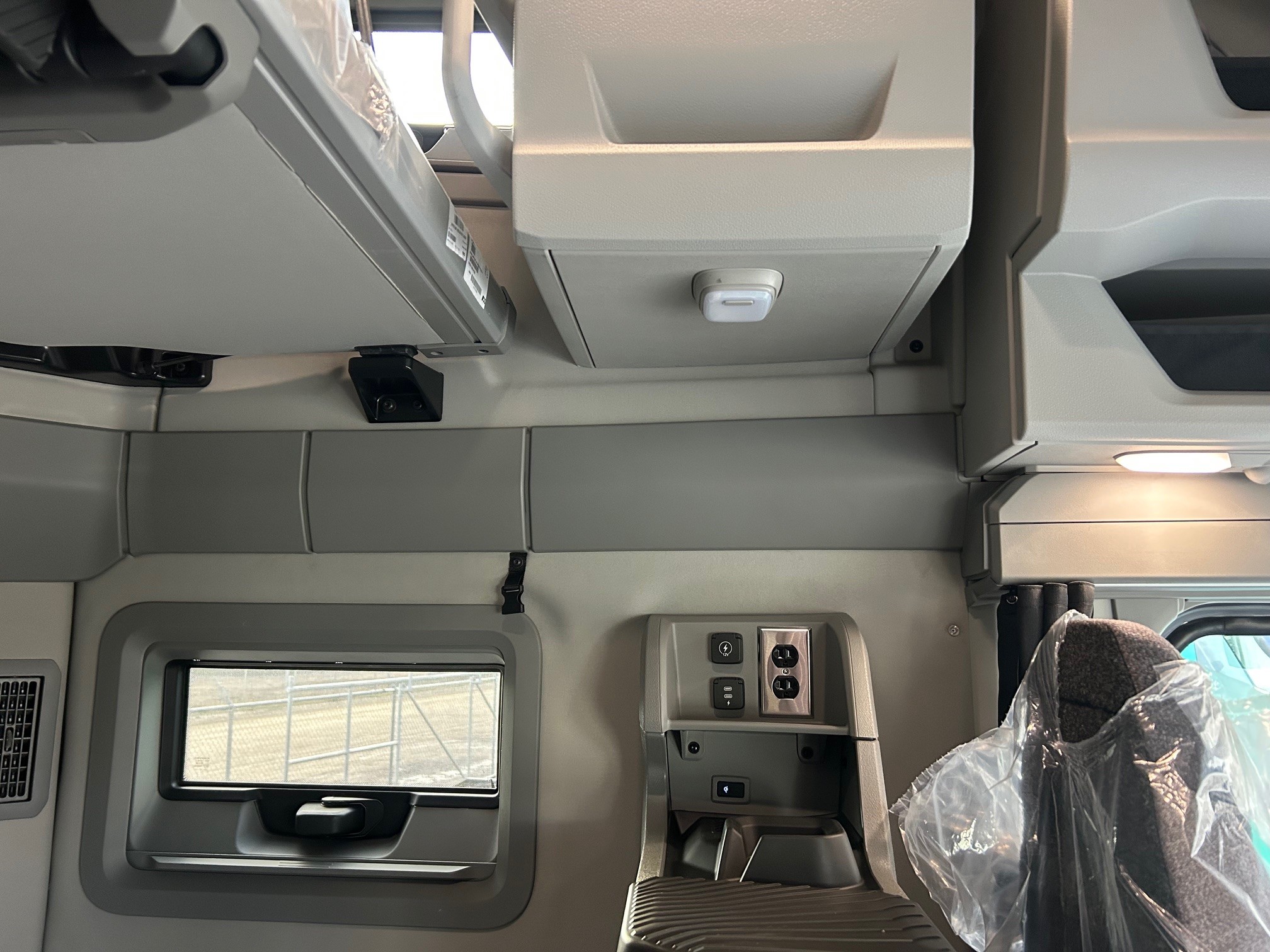 2026 Volvo - image 11