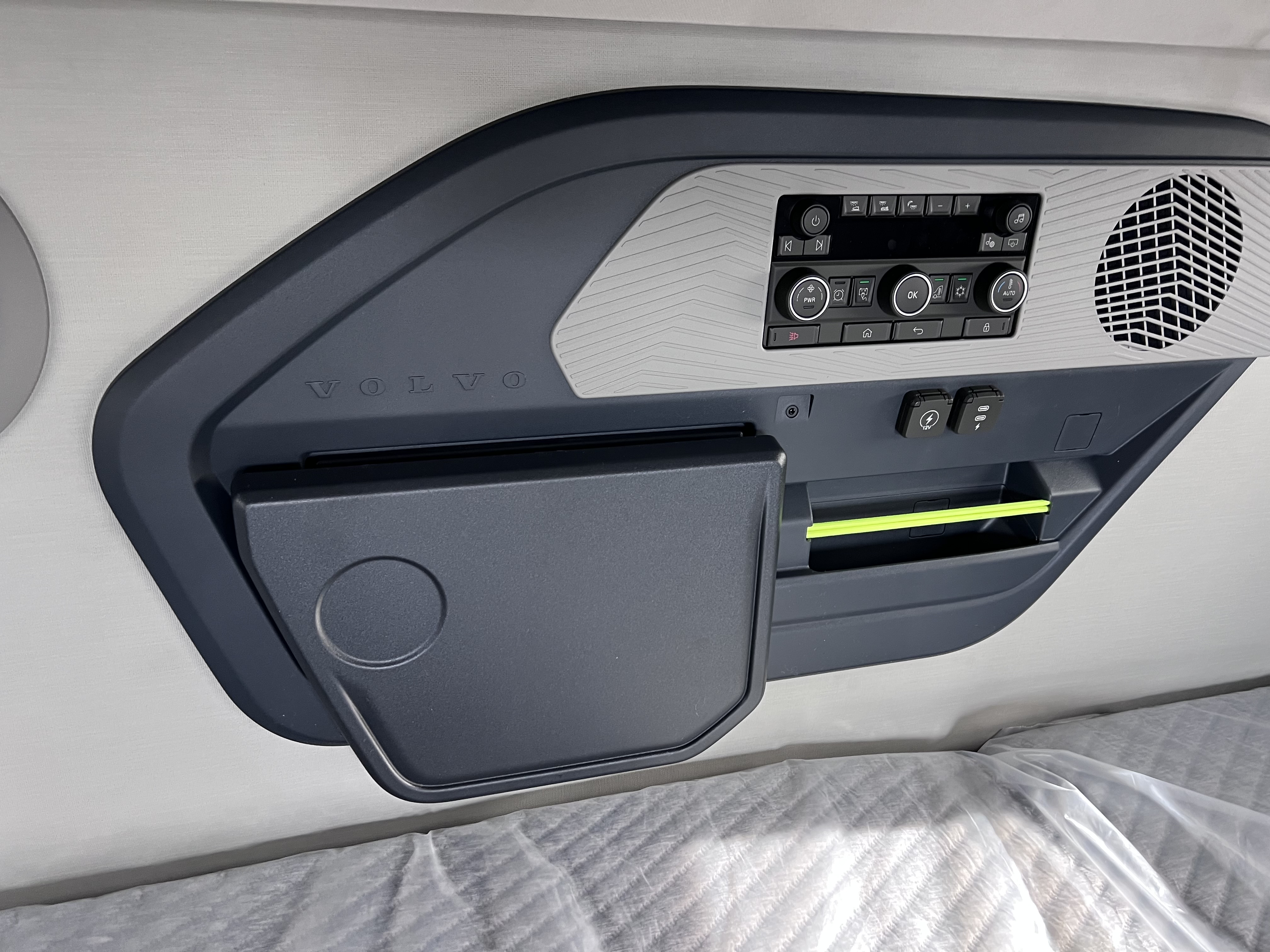 2026 Volvo - image 19