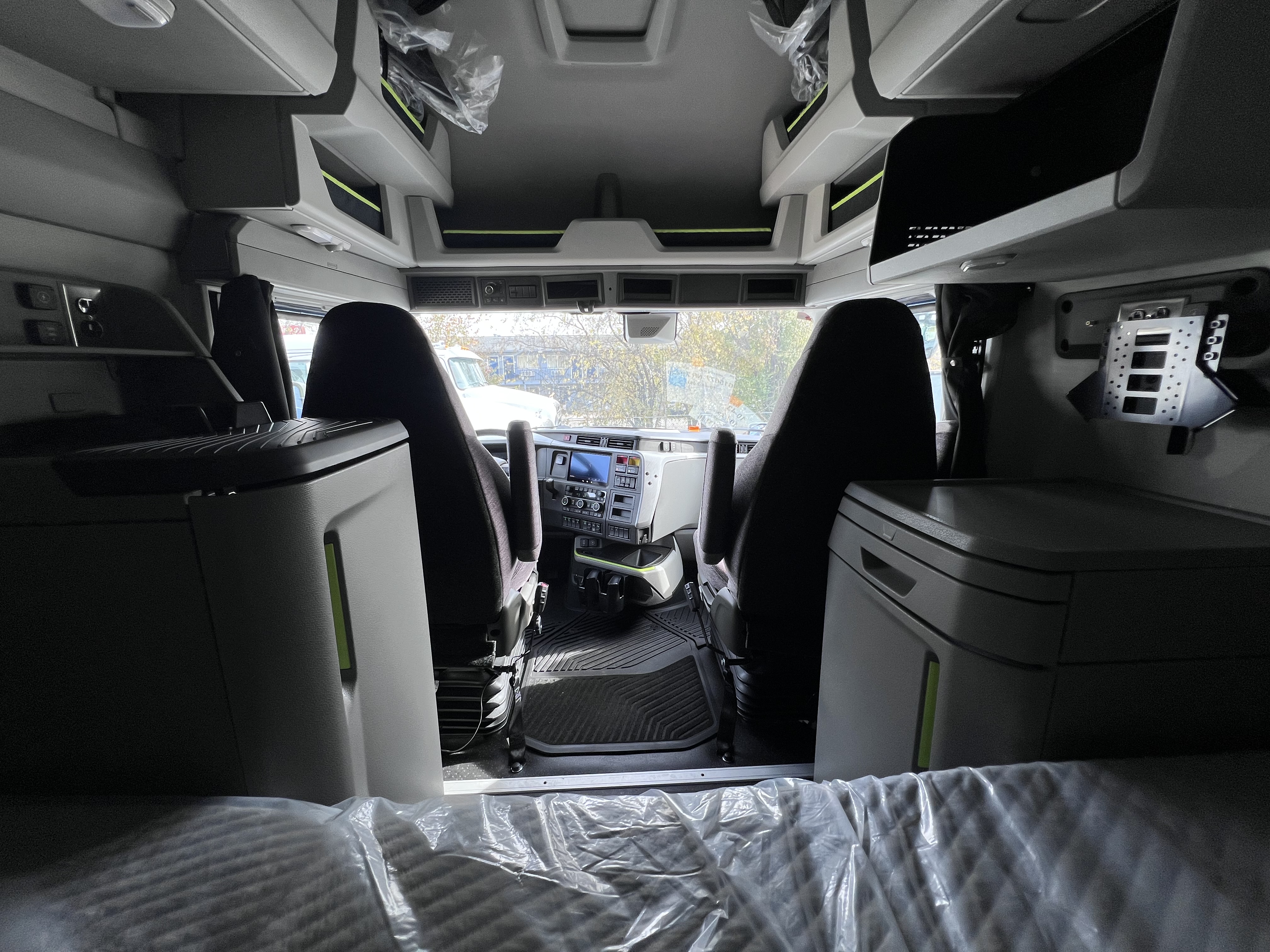 2026 Volvo - image 20