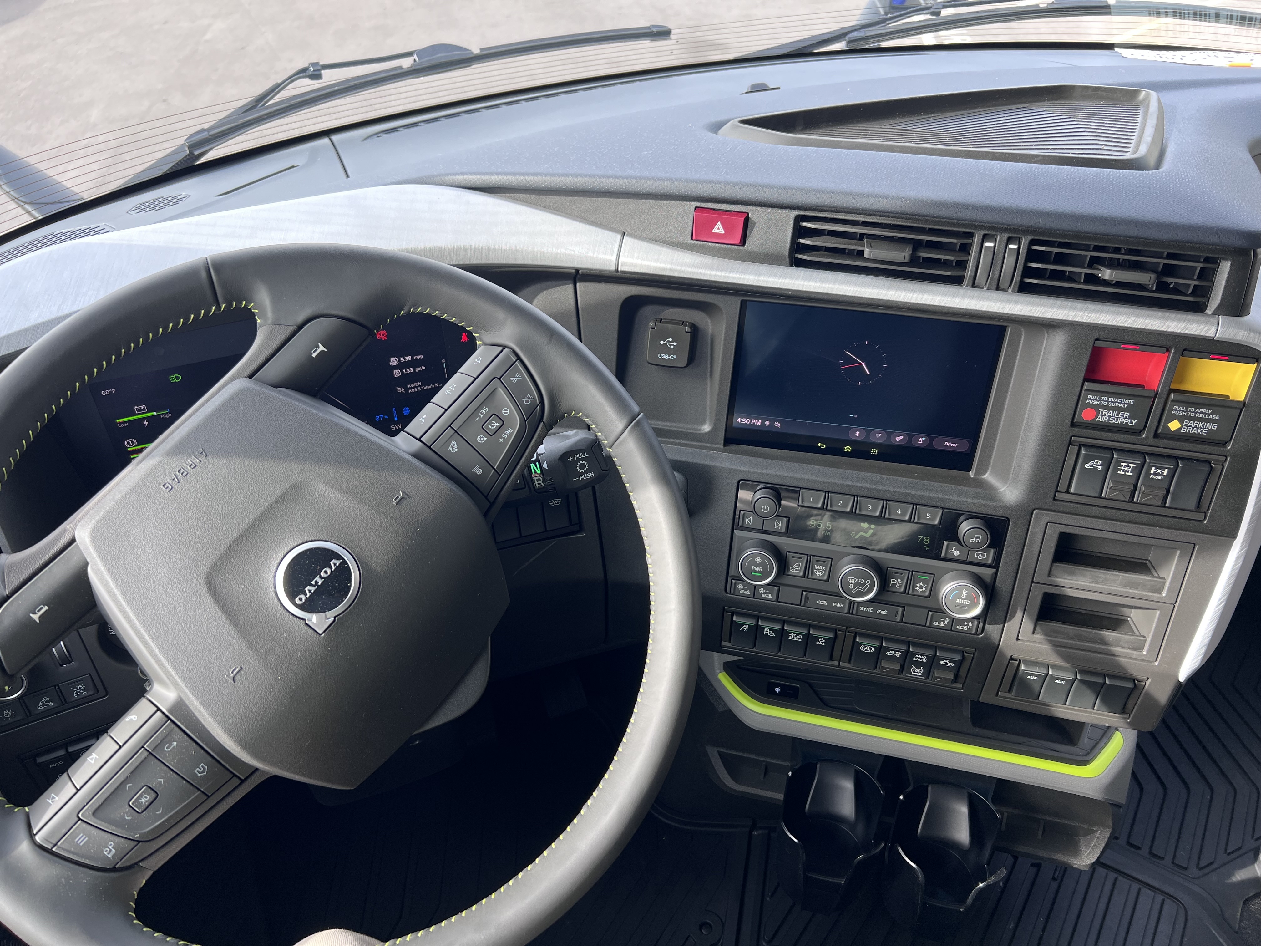 2026 Volvo - image 12