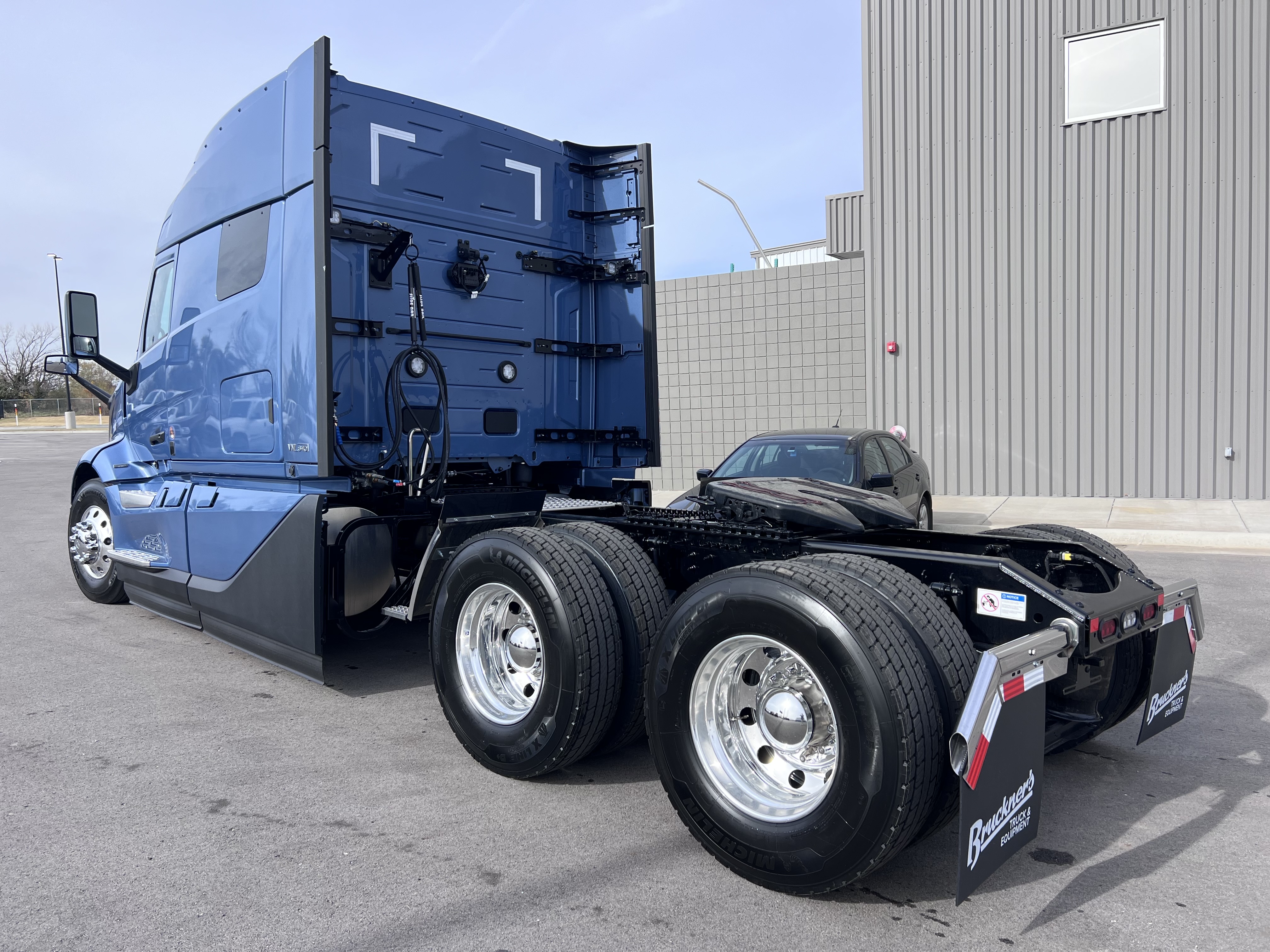 2026 Volvo - image 3