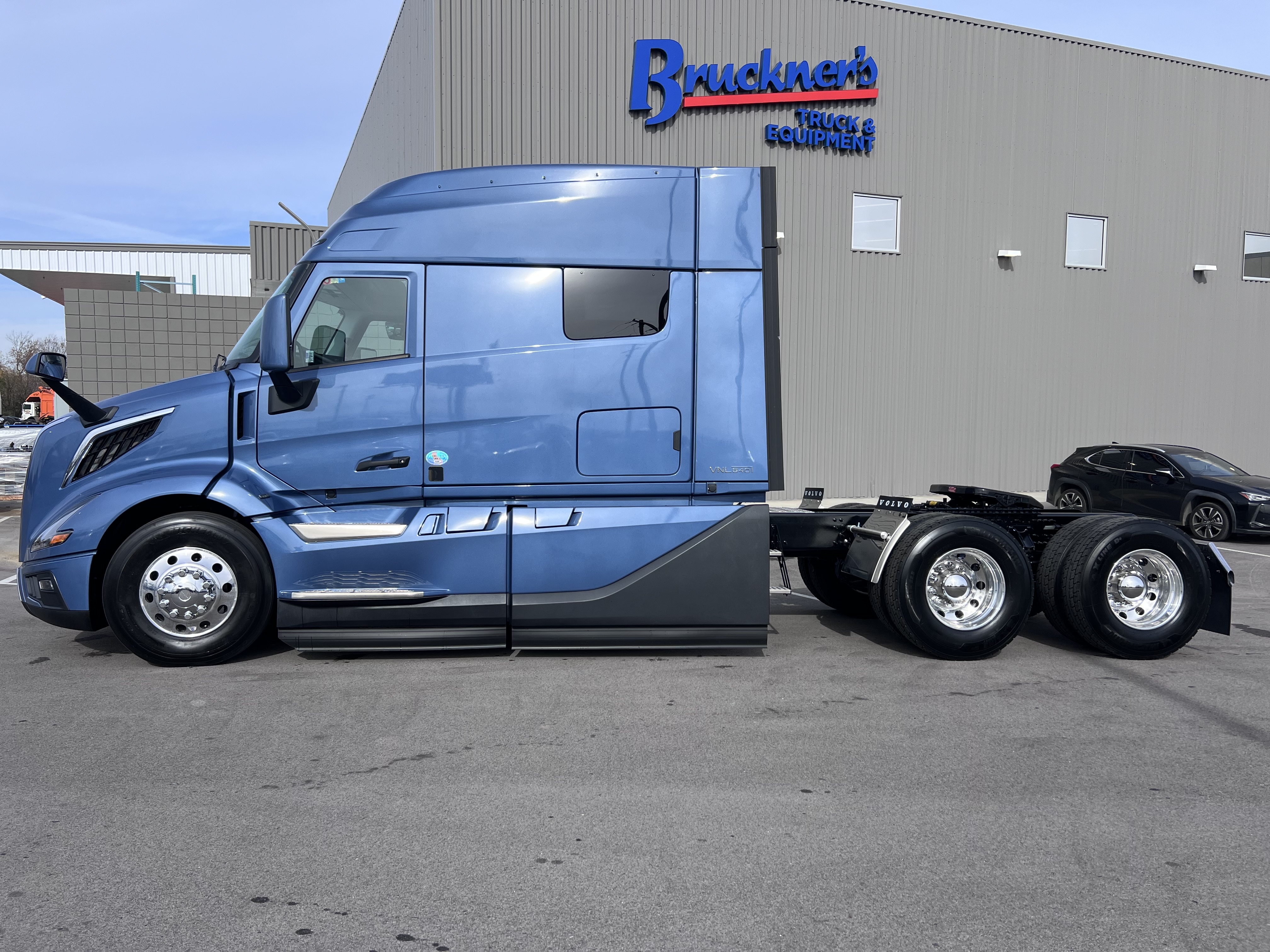 2026 Volvo - image 2