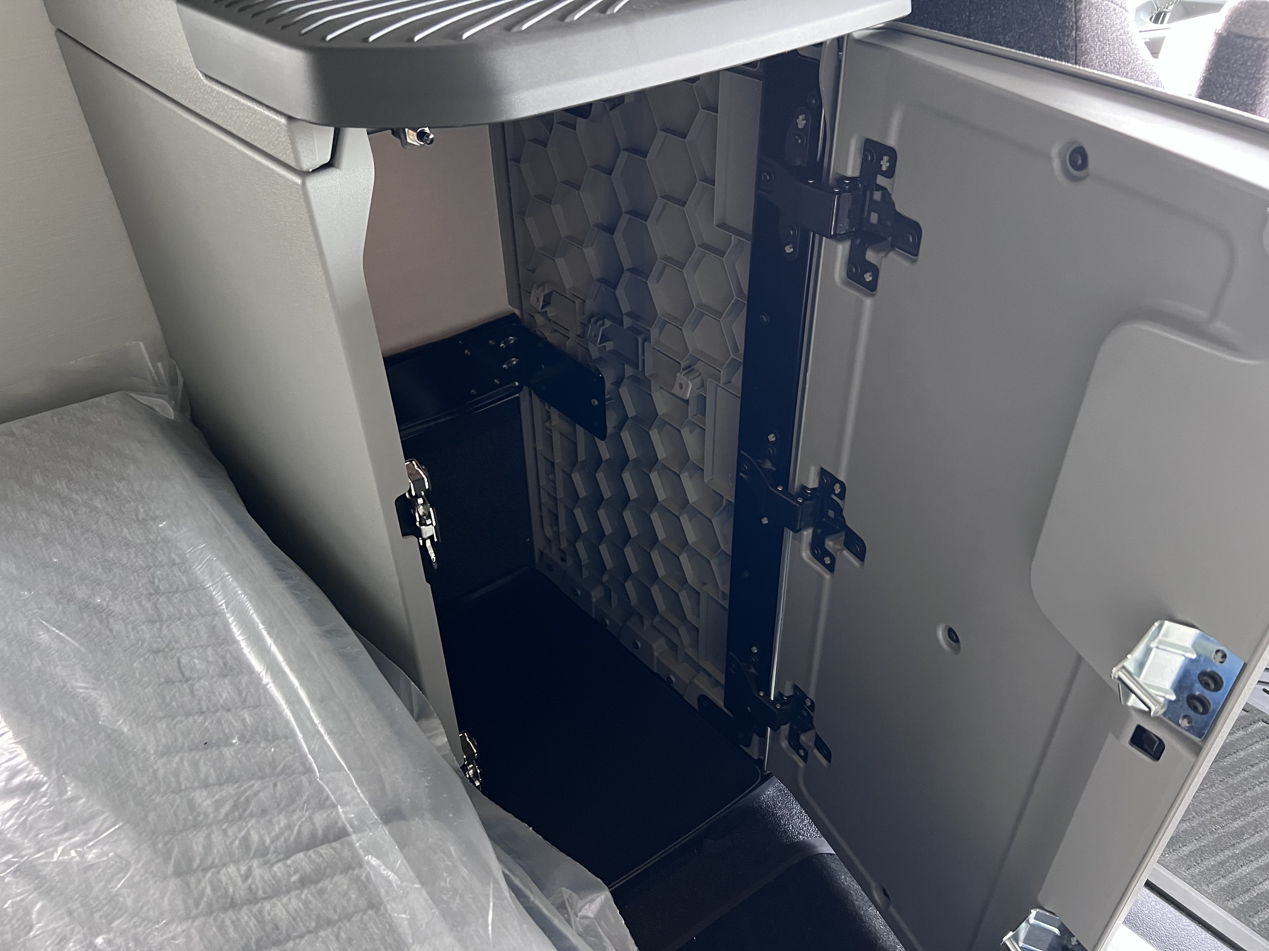 2026 Volvo - image 16