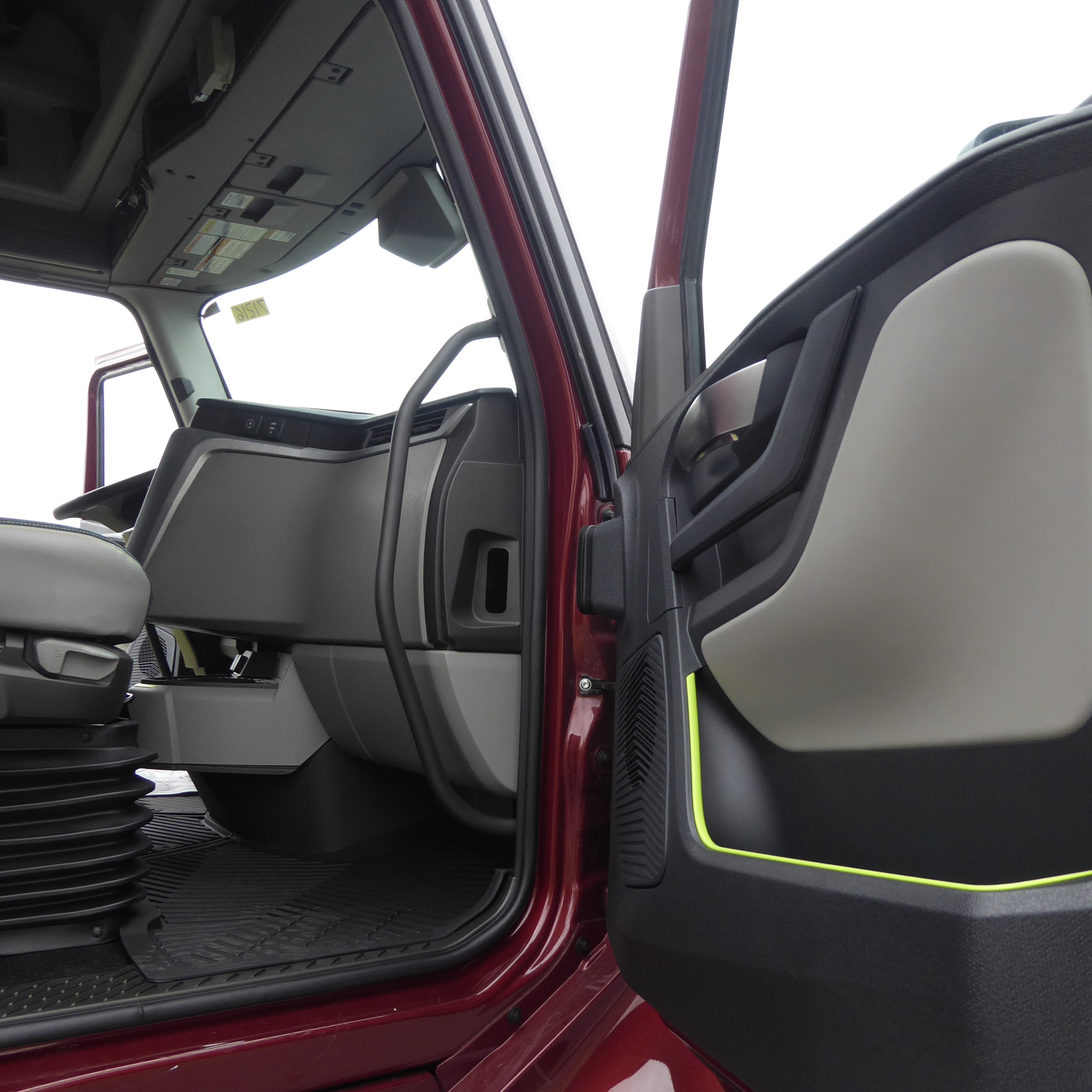 2026 Volvo - image 19