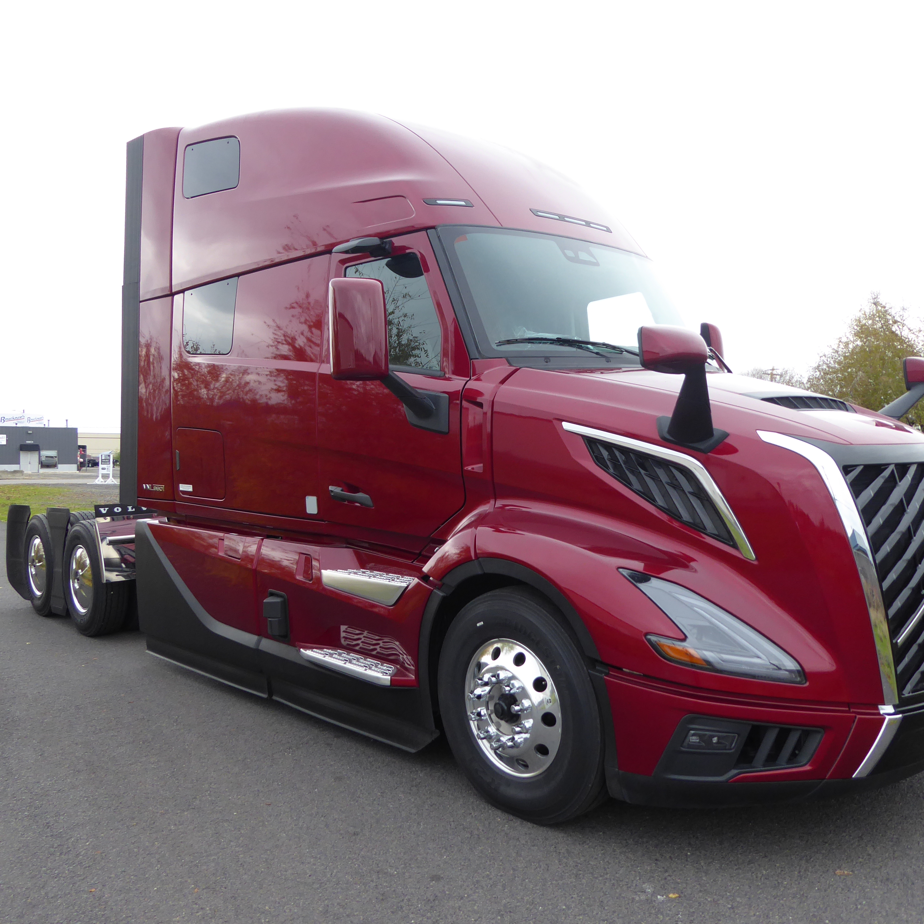 2026 Volvo - image 9