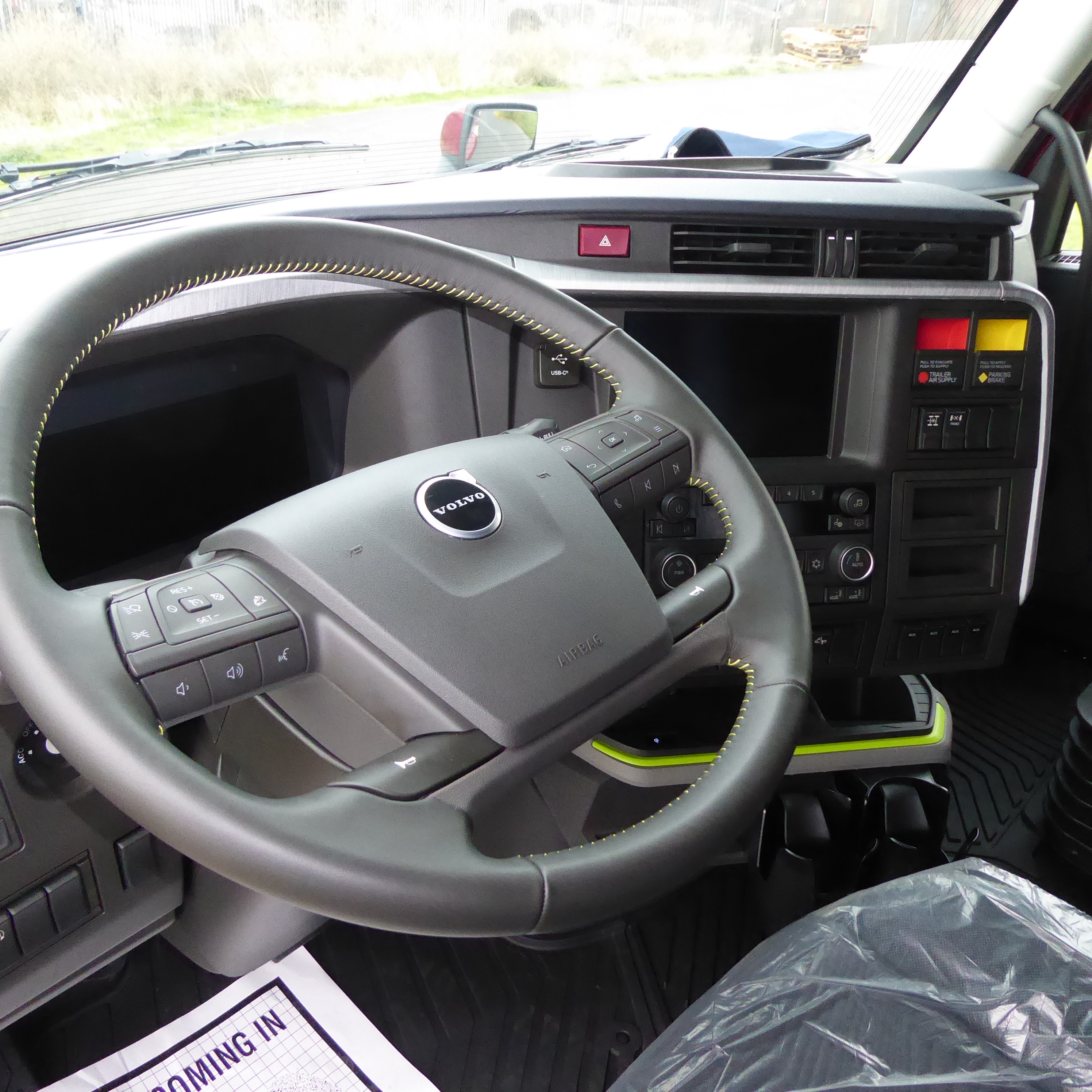 2026 Volvo - image 11