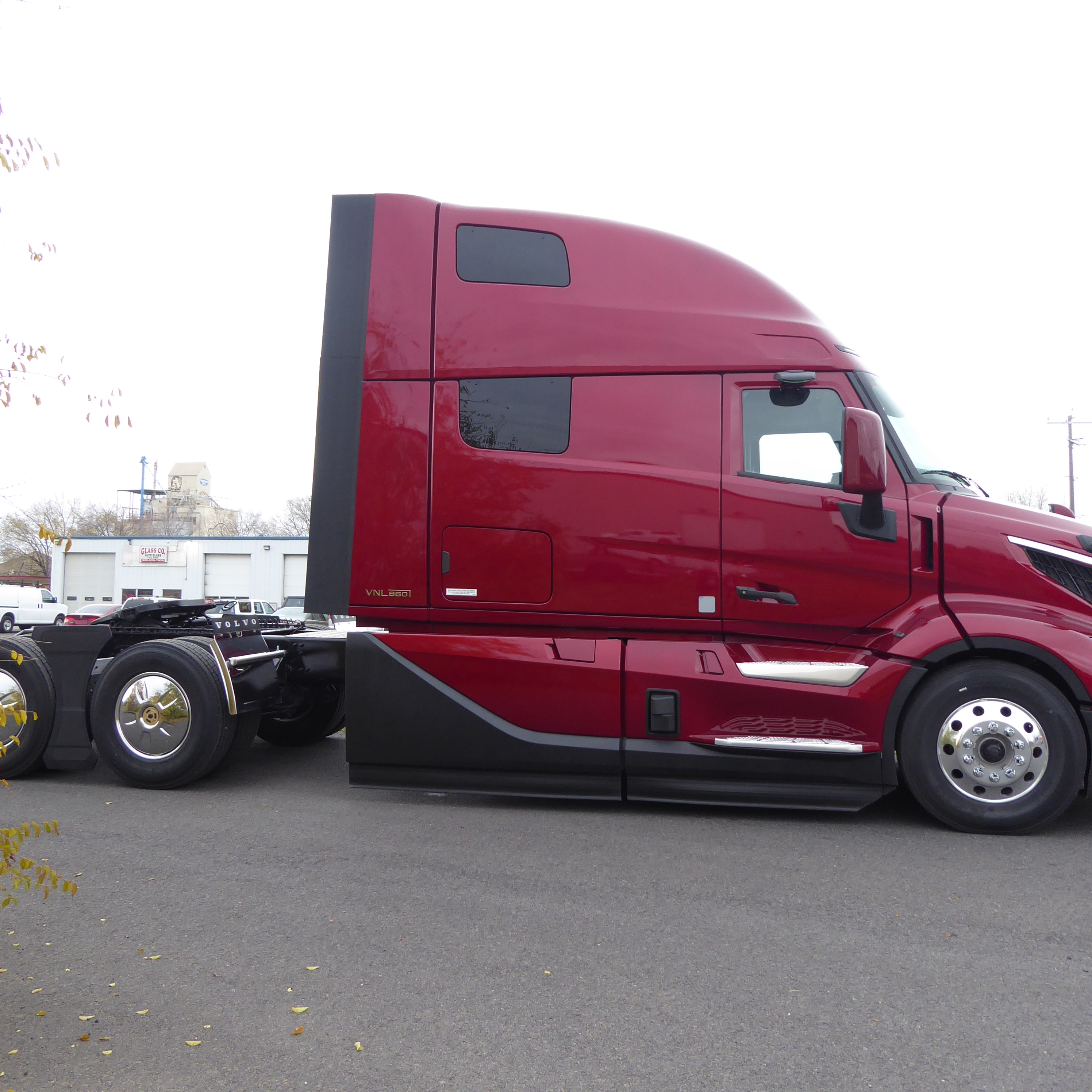 2026 Volvo - image 8