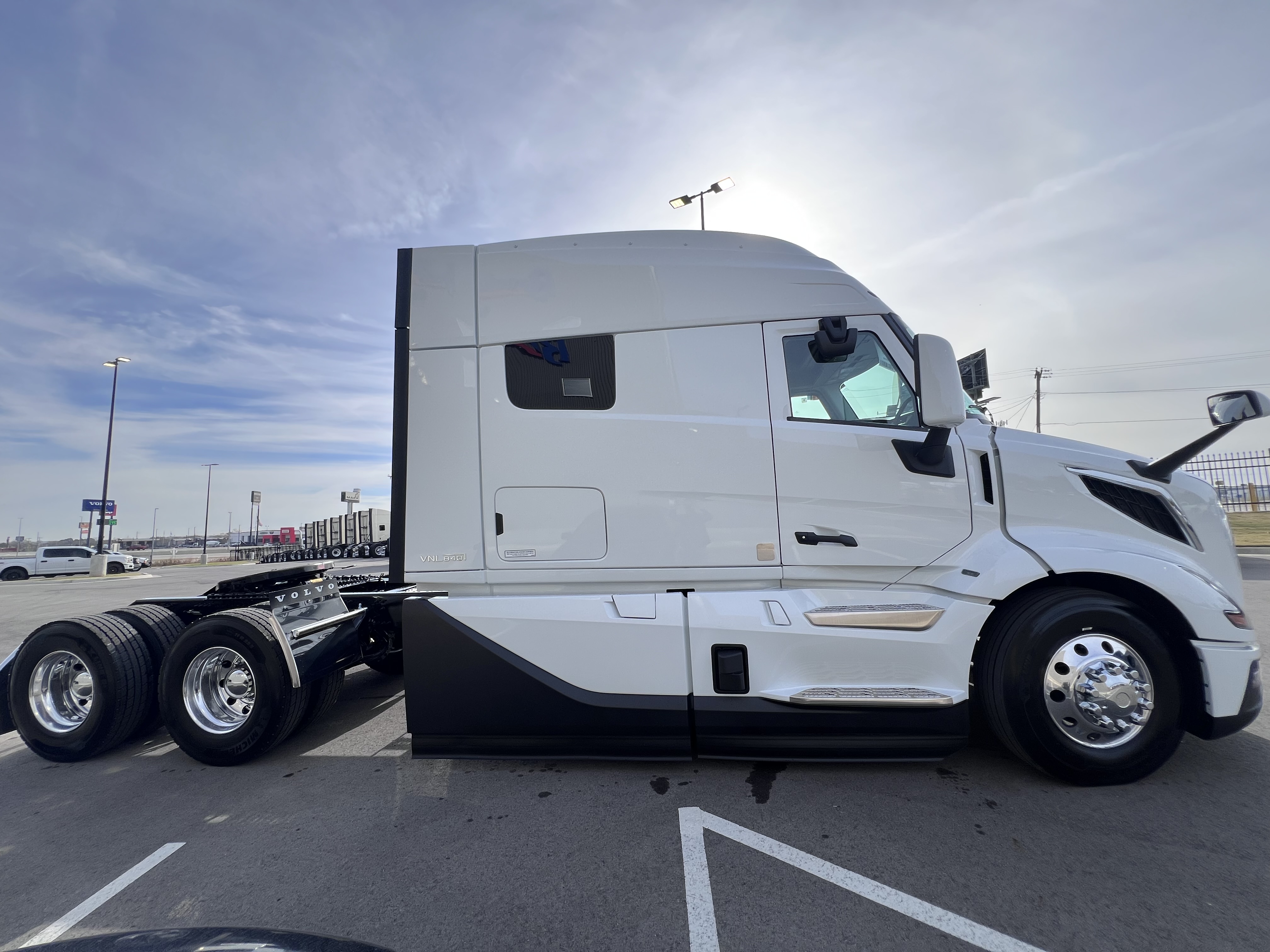 2026 Volvo - image 8