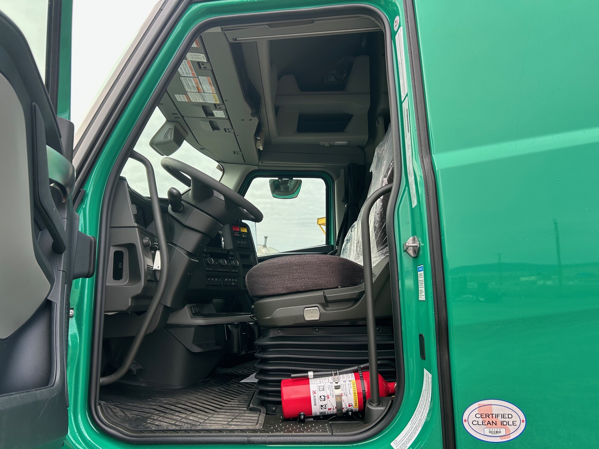 2026 Volvo - image 8