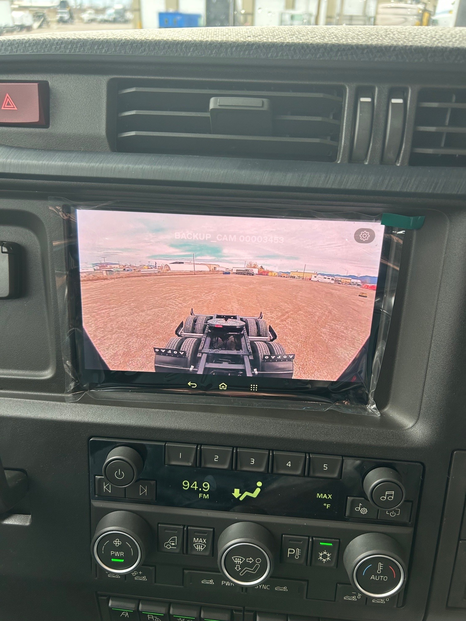 2026 Volvo - image 15