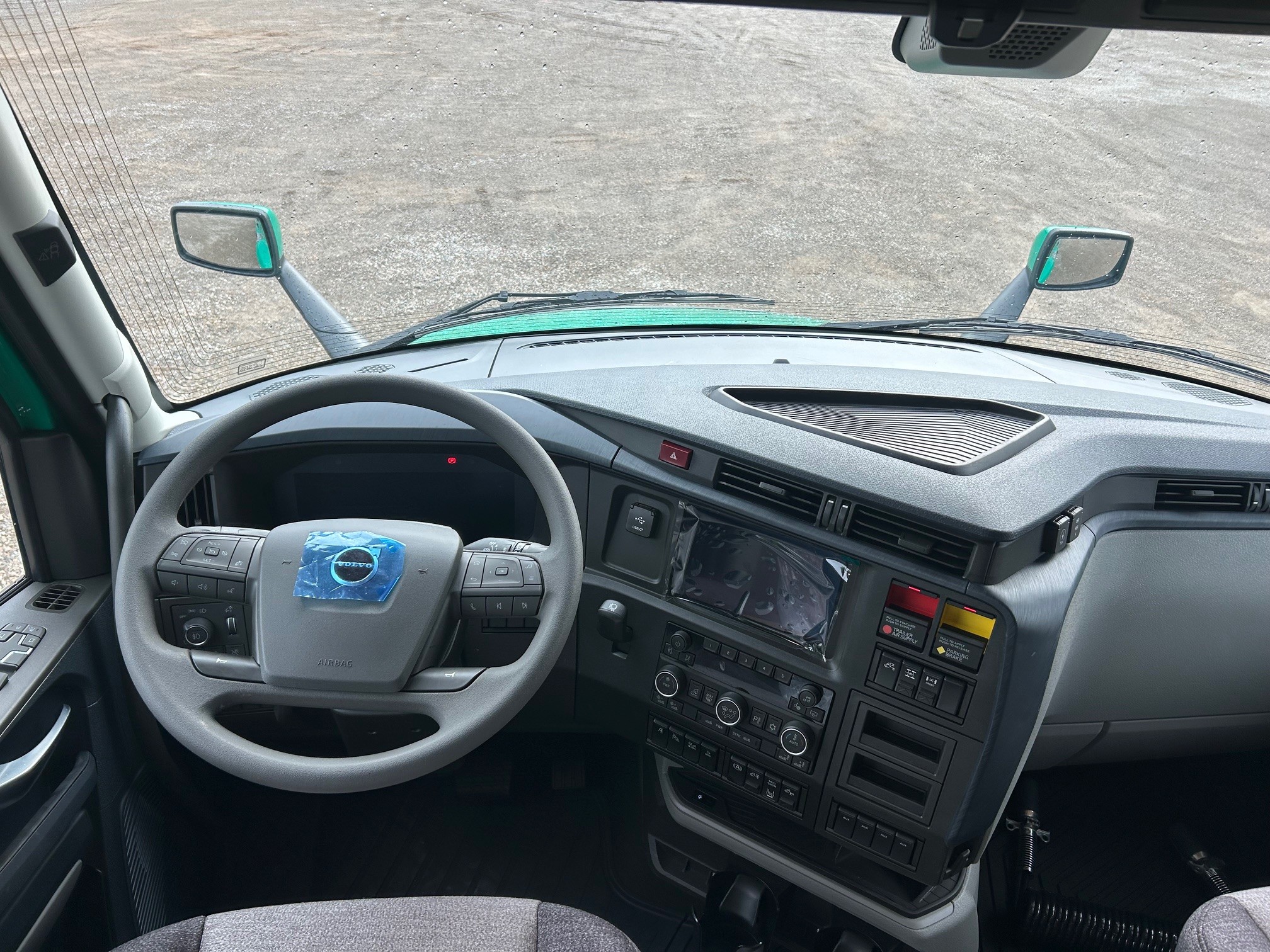 2026 Volvo - image 9