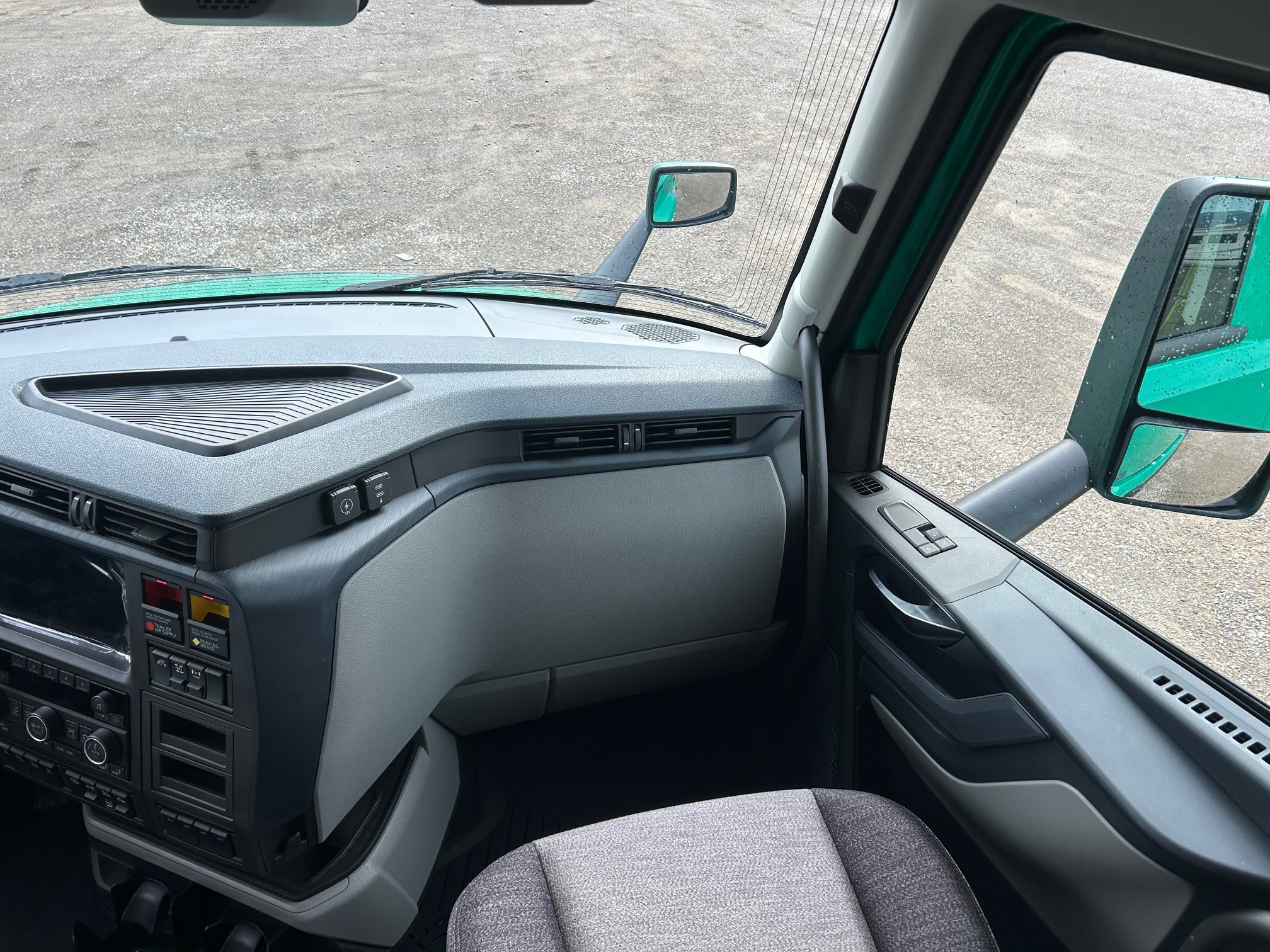 2026 Volvo - image 10