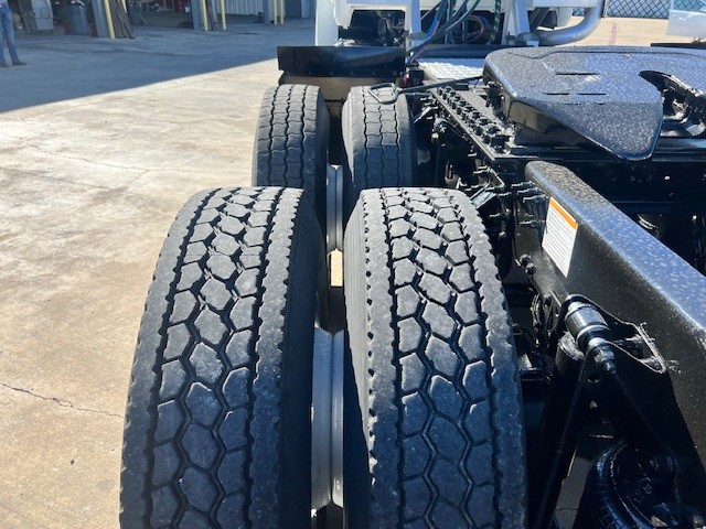 2017 Mack - image 15