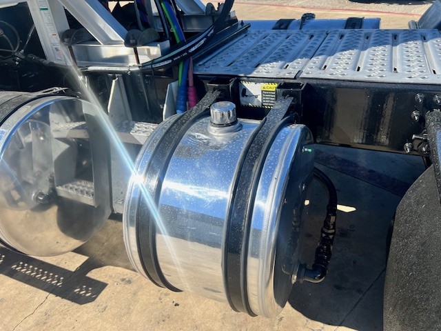 2017 Mack - image 12