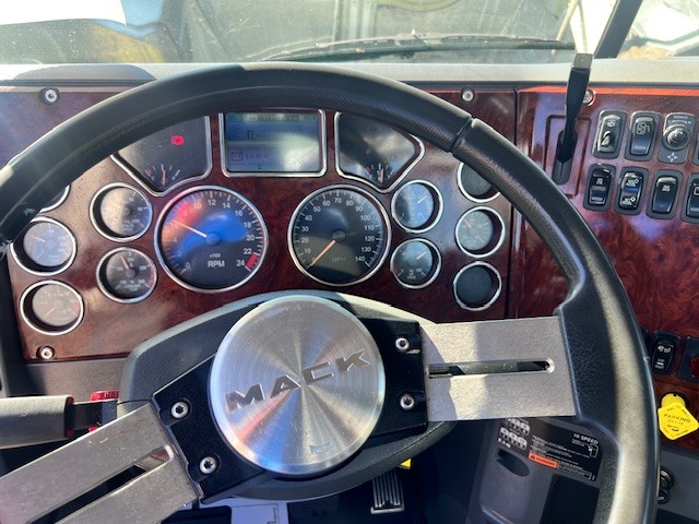 2017 Mack - image 7