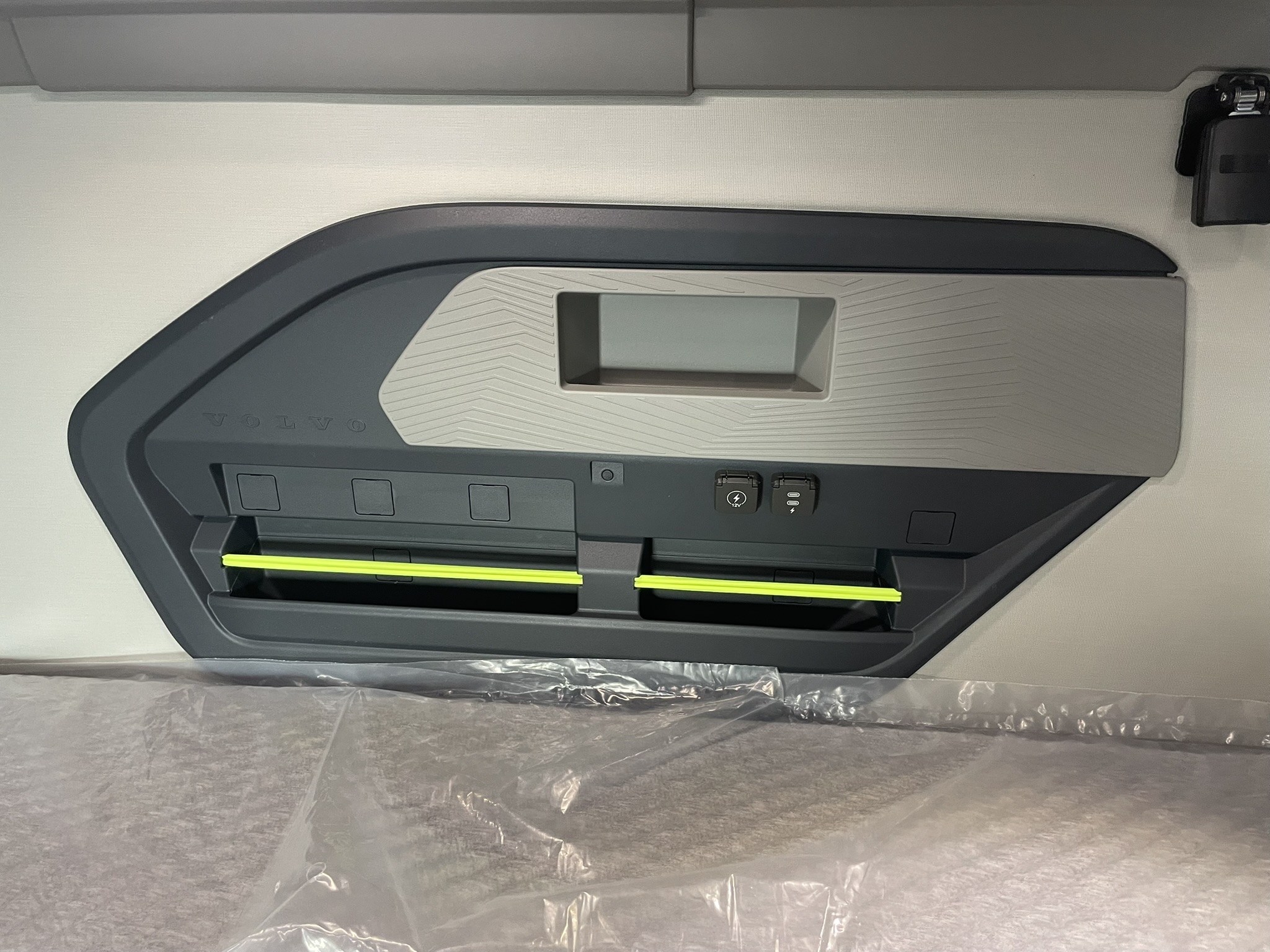 2026 Volvo - image 20