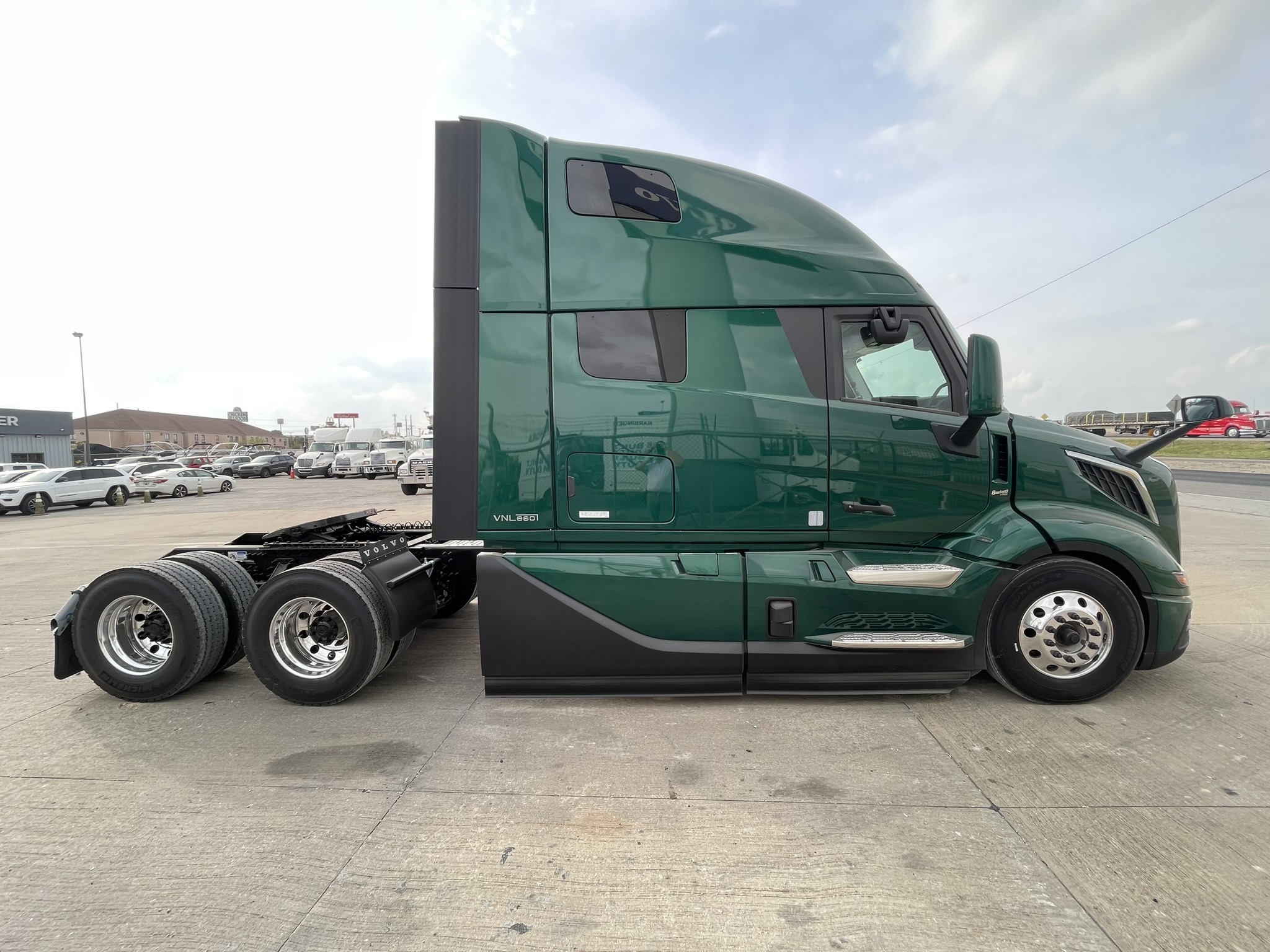 2026 Volvo - image 4