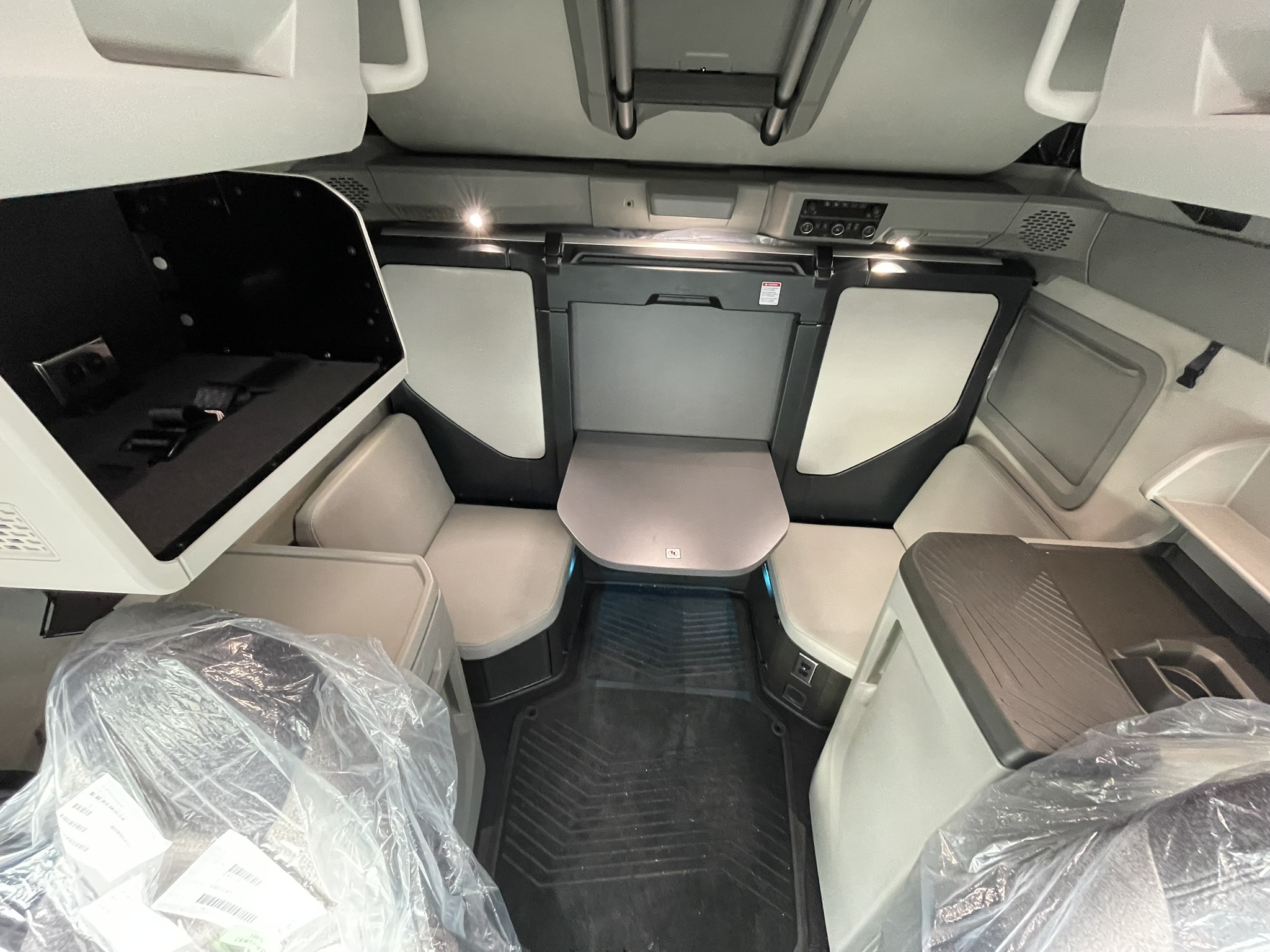 2026 Volvo - image 22