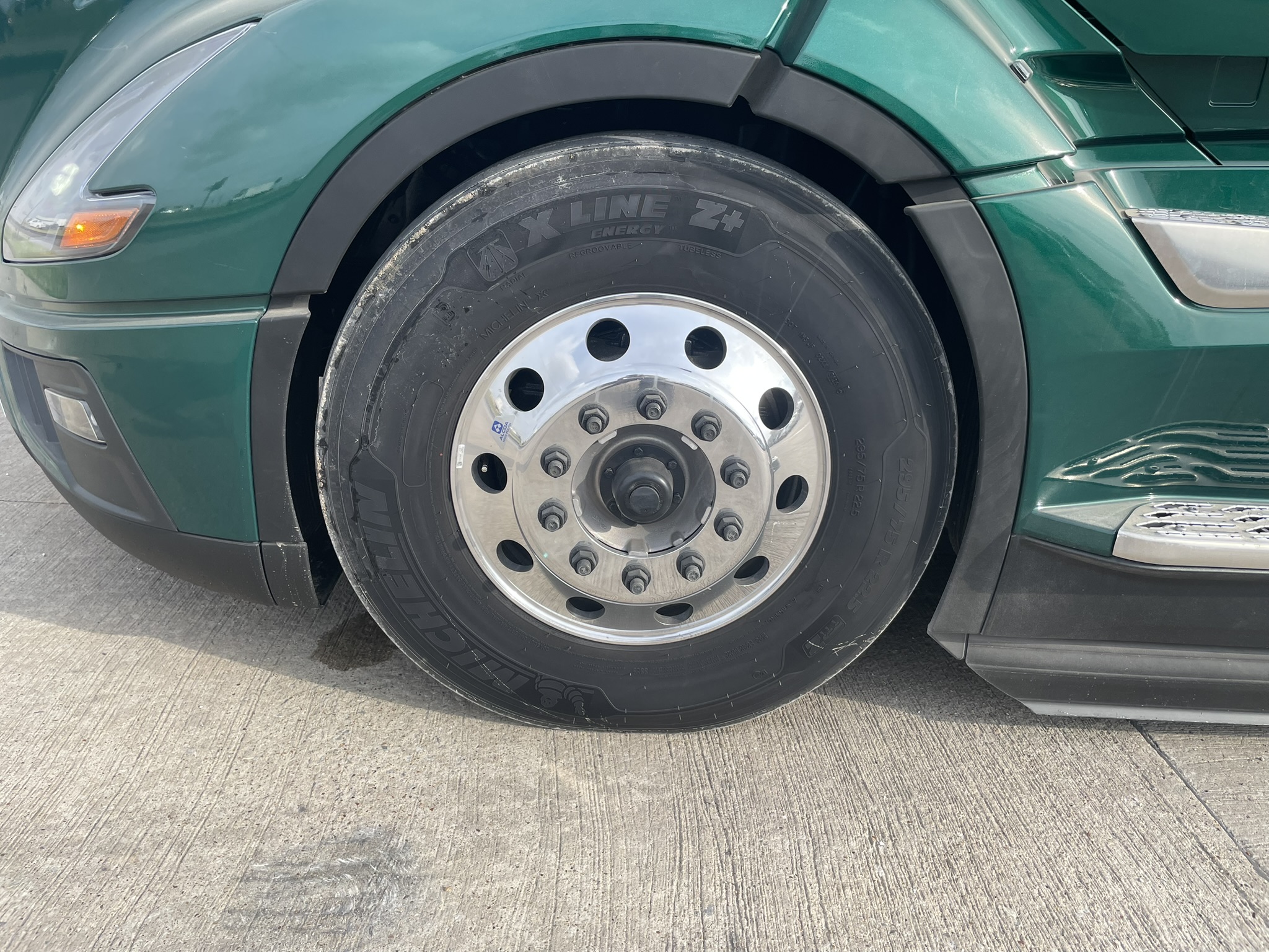 2026 Volvo - image 11