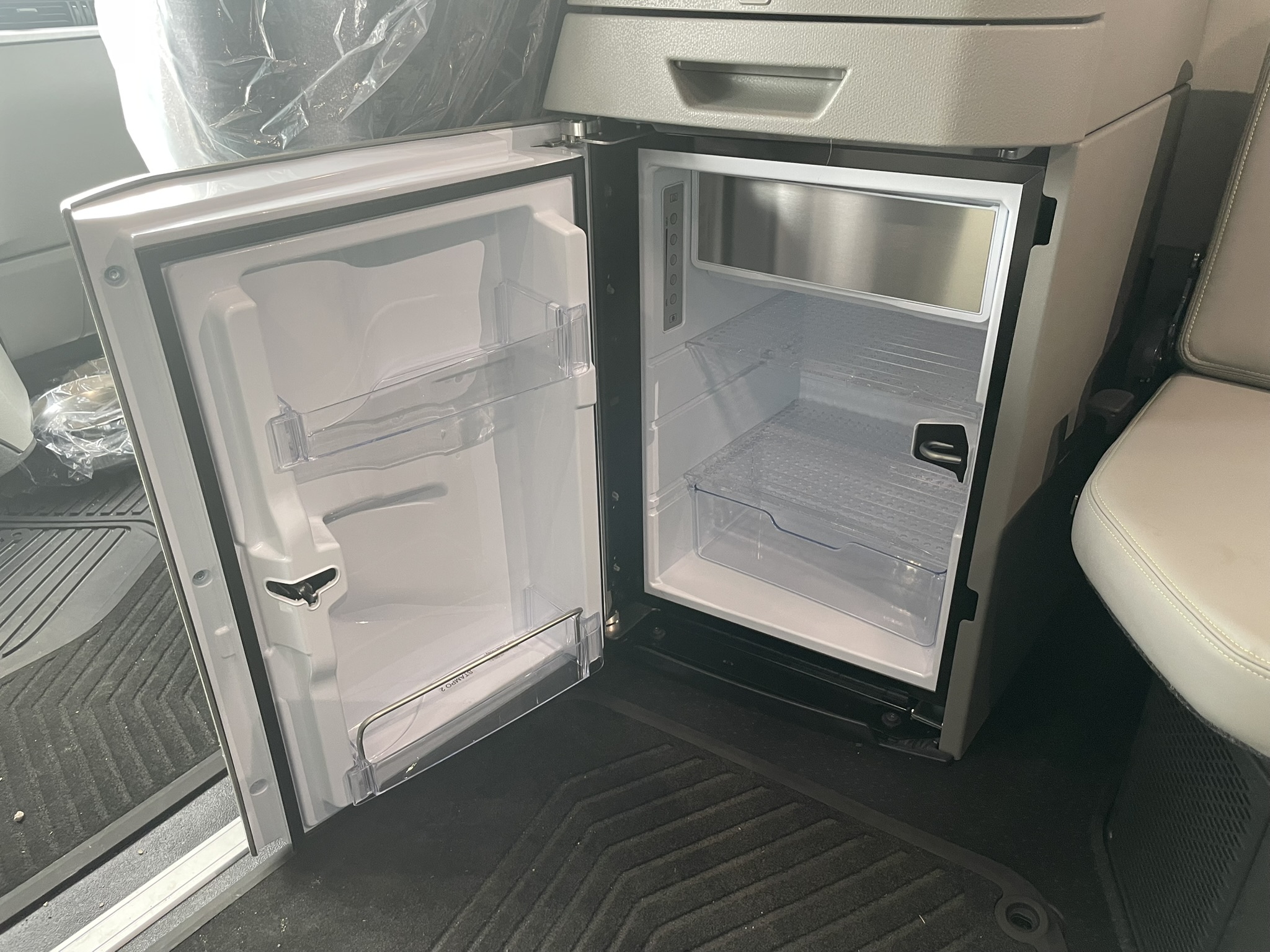 2026 Volvo - image 25