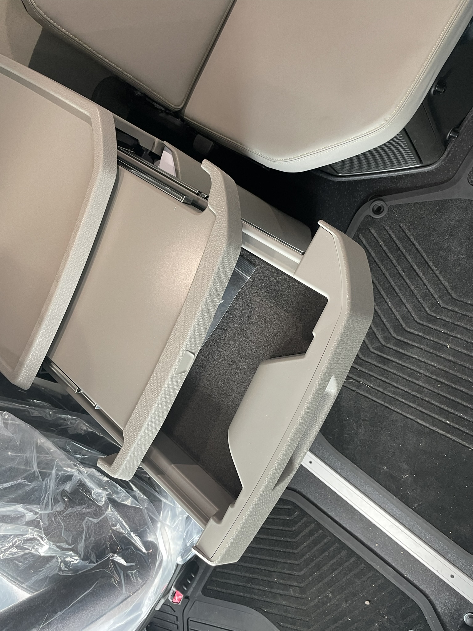 2026 Volvo - image 24