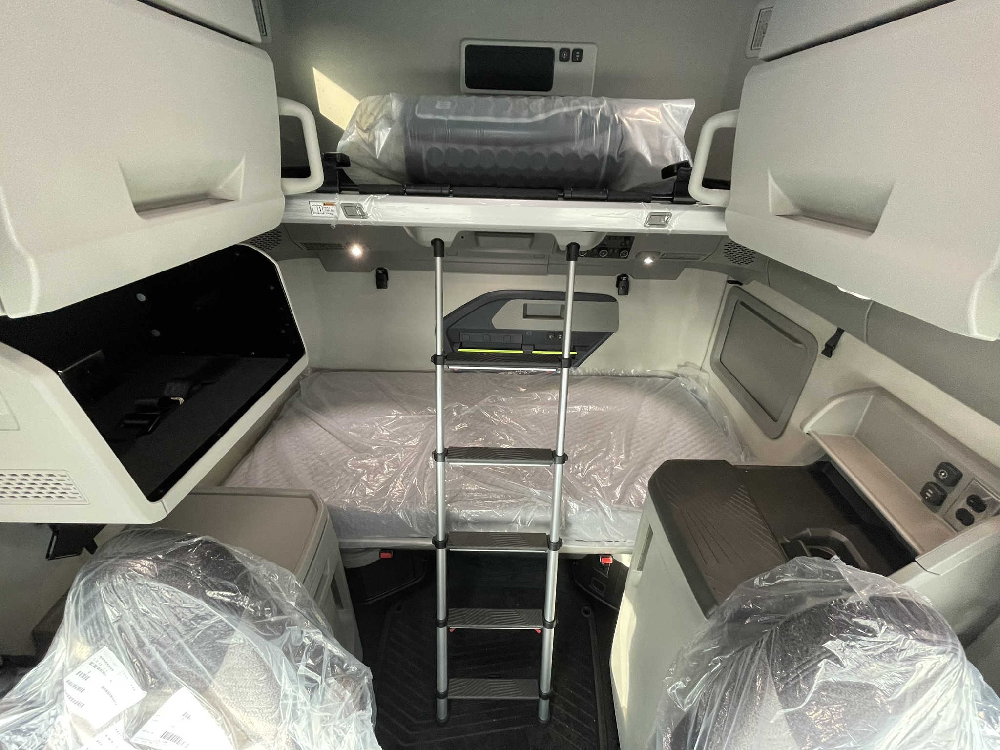 2026 Volvo - image 19