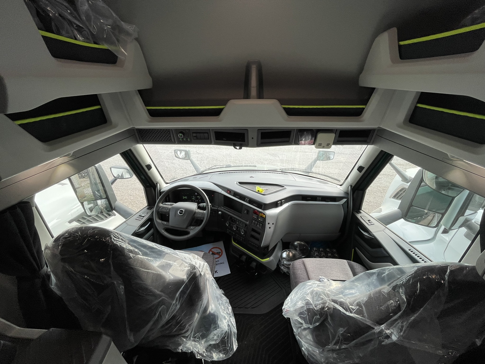 2026 Volvo - image 14