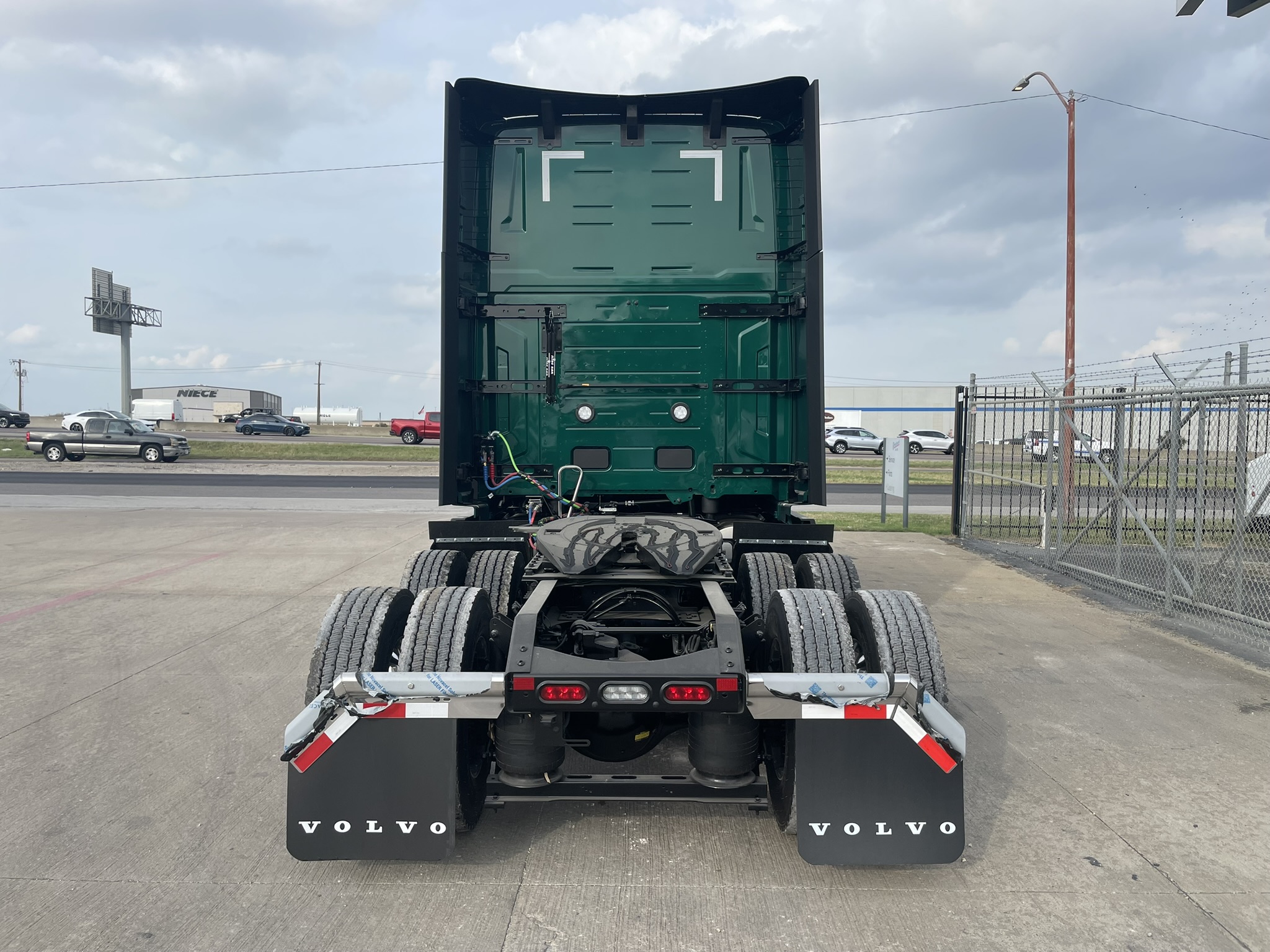 2026 Volvo - image 5