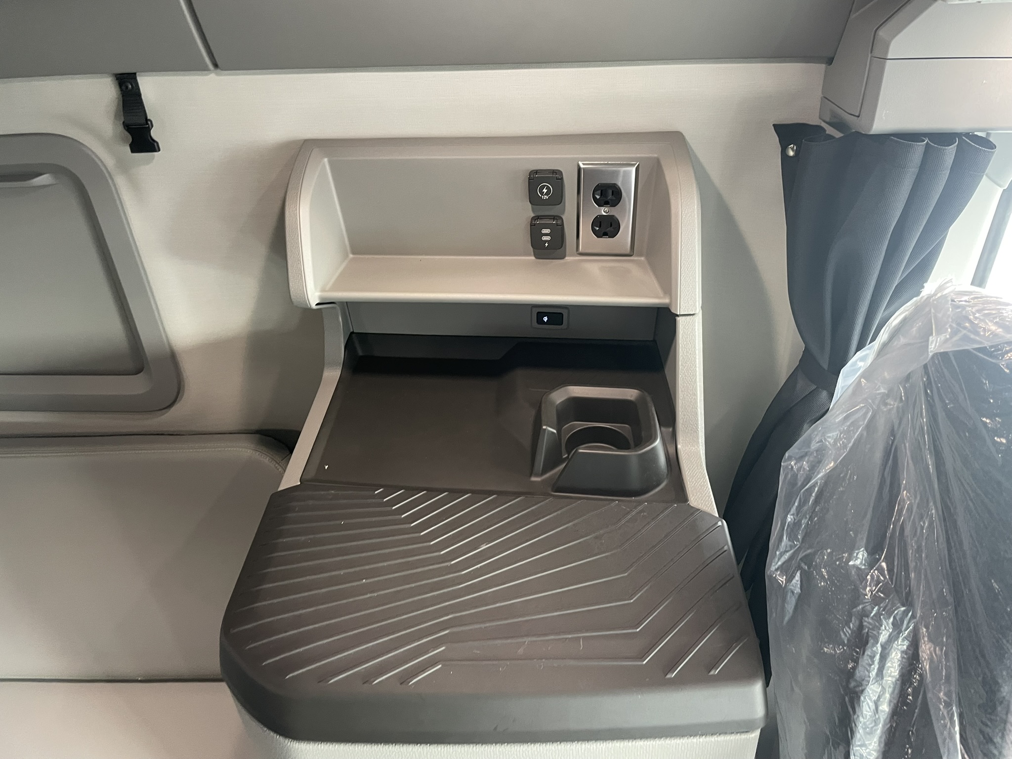 2026 Volvo - image 27