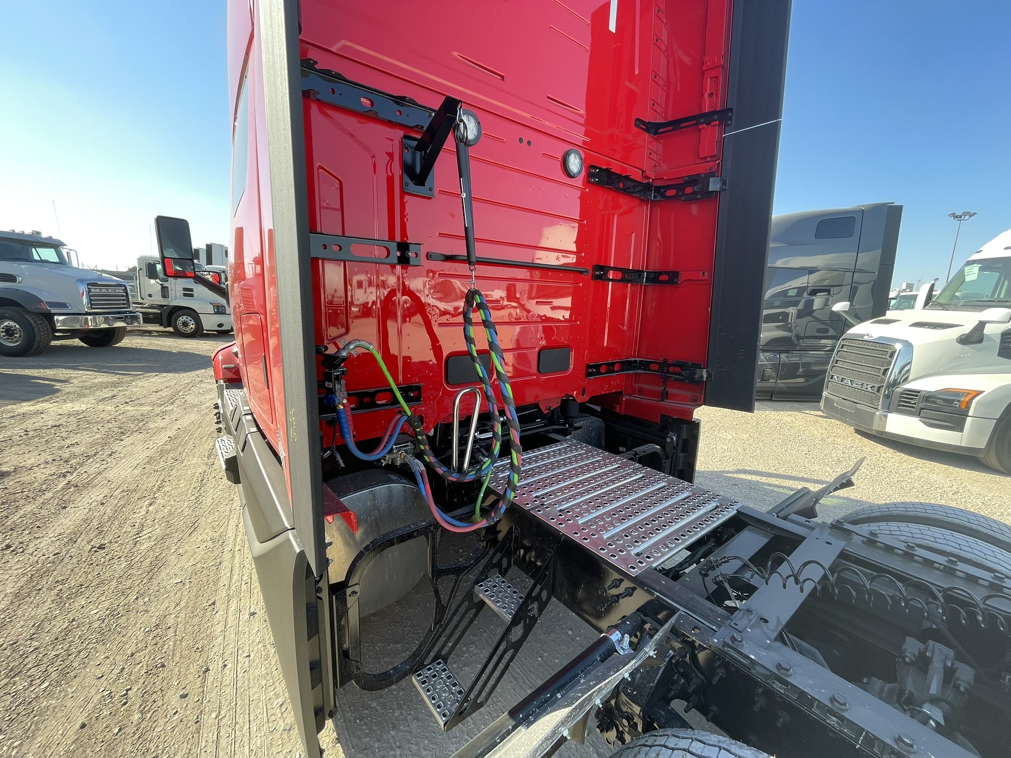 2026 Volvo - image 7