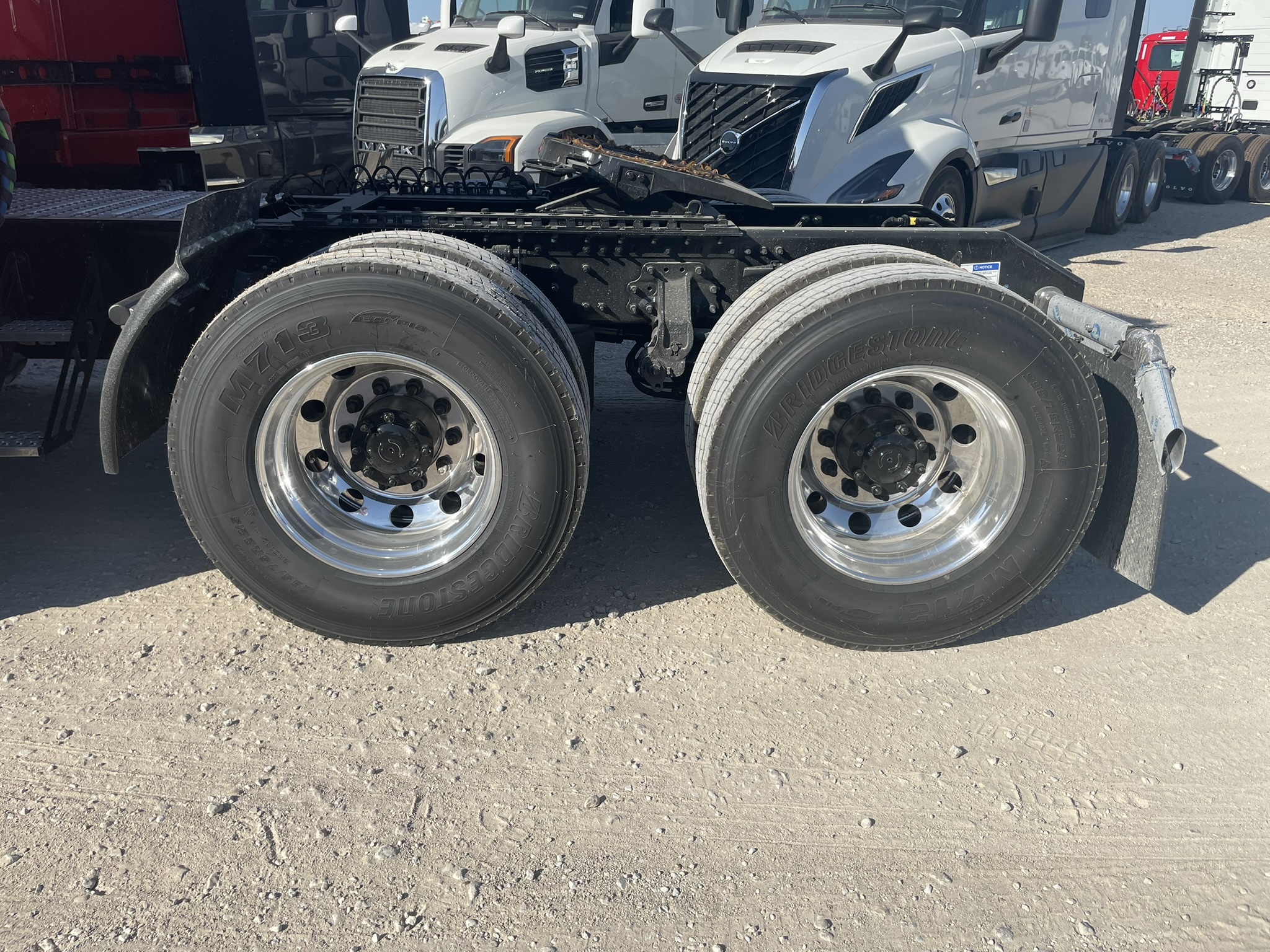 2026 Volvo - image 9