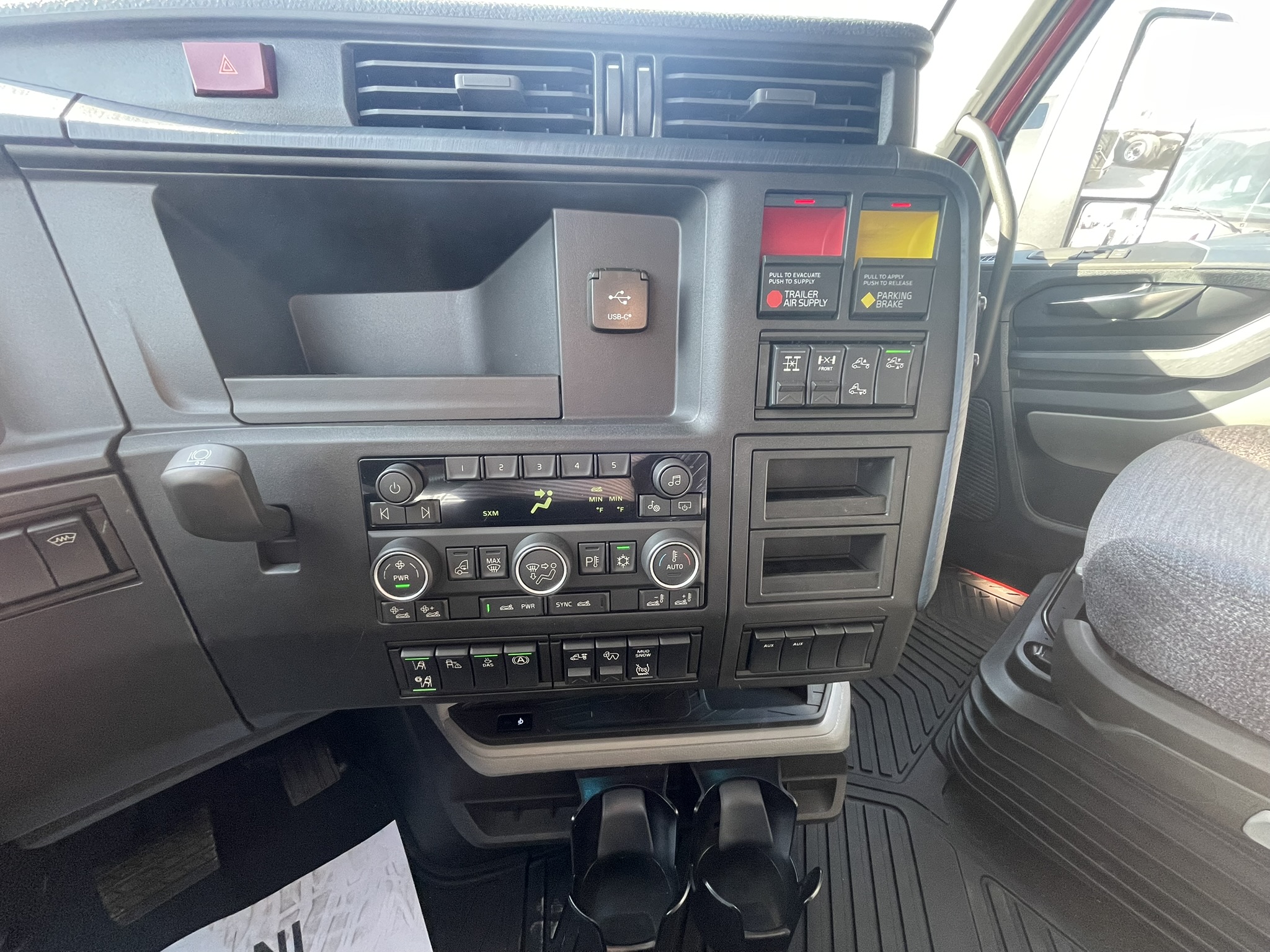 2026 Volvo - image 17