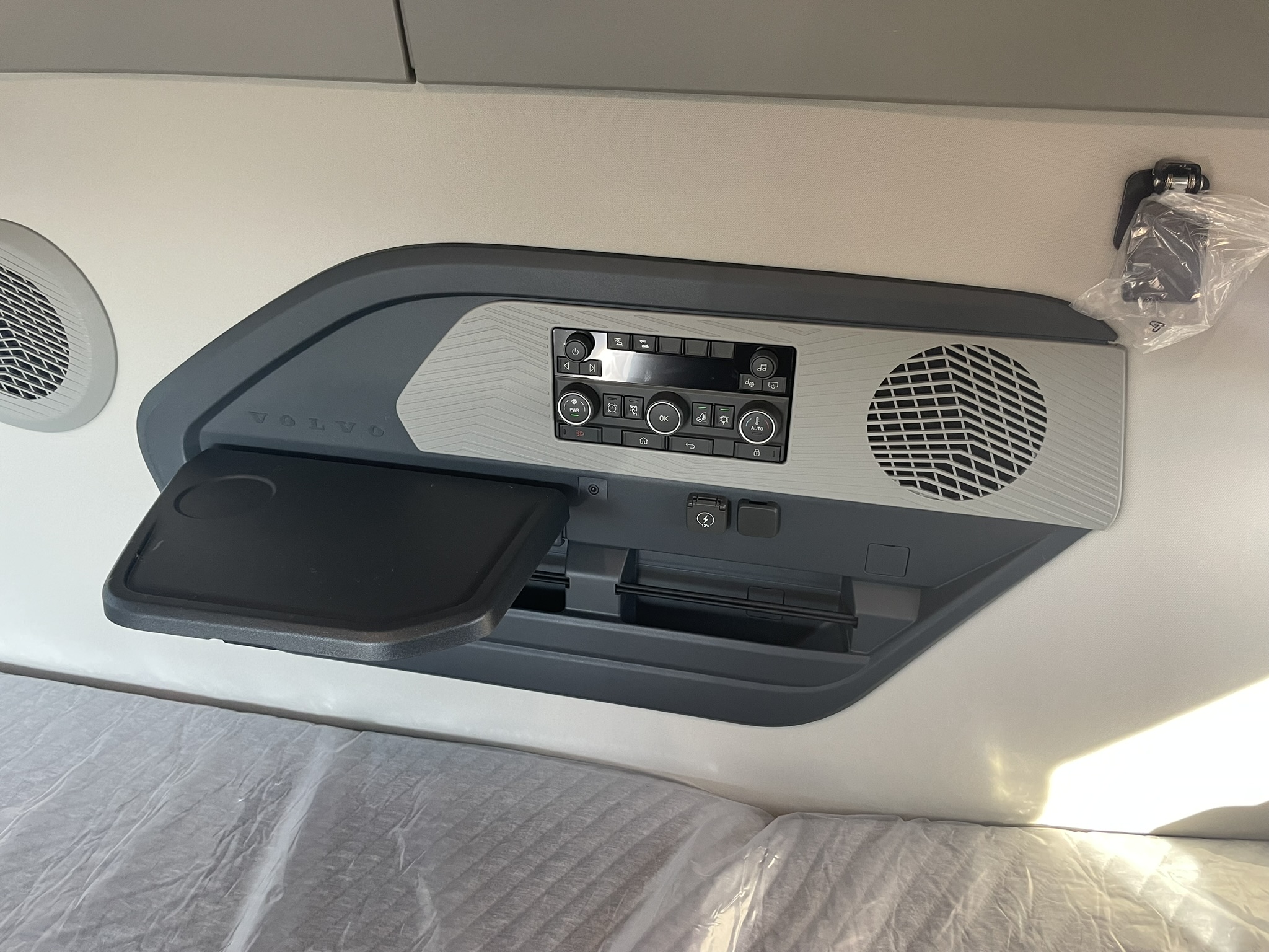 2026 Volvo - image 20